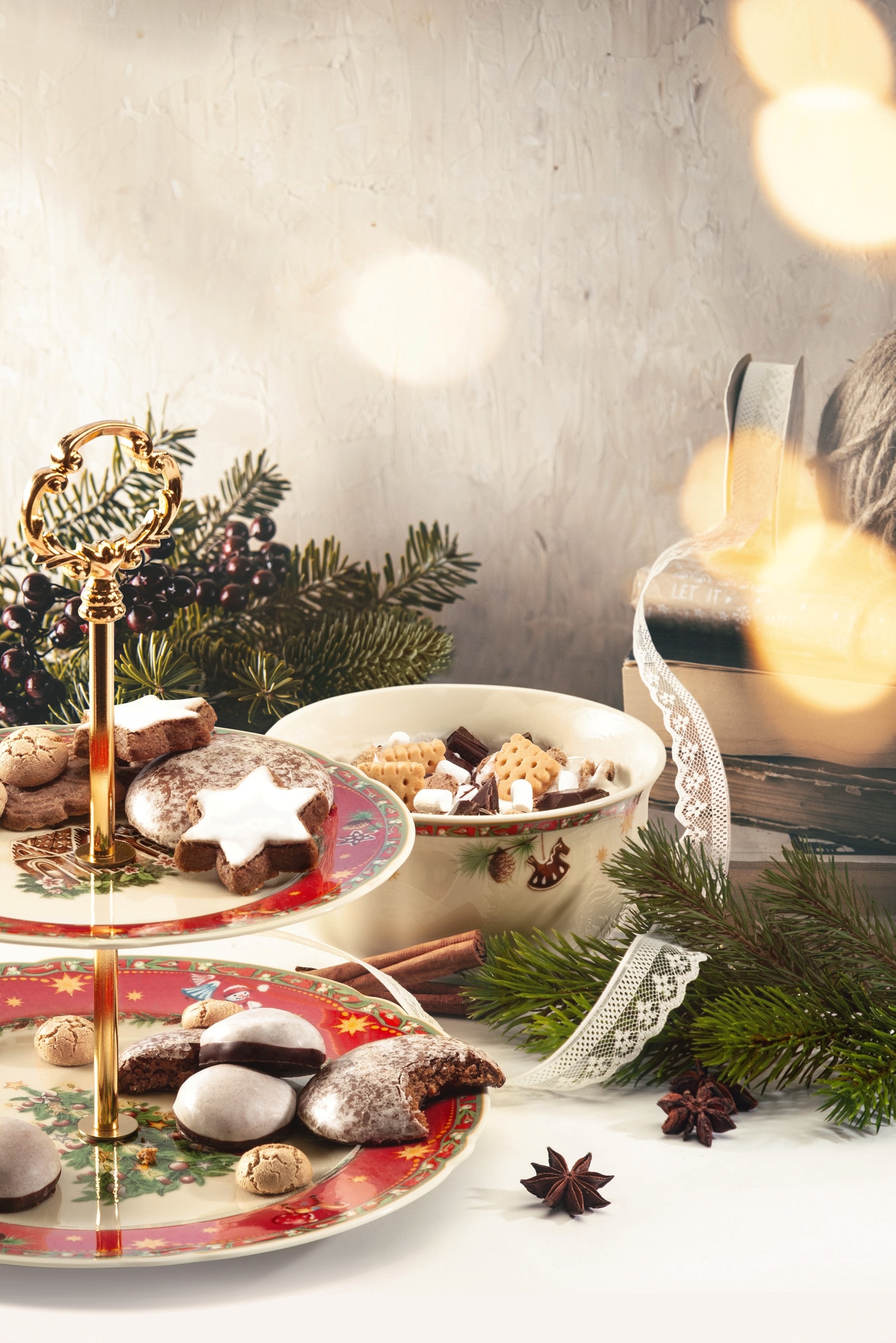 Seltmann Weiden Etagere »Marieluise, 2-stufig, mit Weihnachtsmotiv«, (1 tlg.), Weihnachtsnostalgie