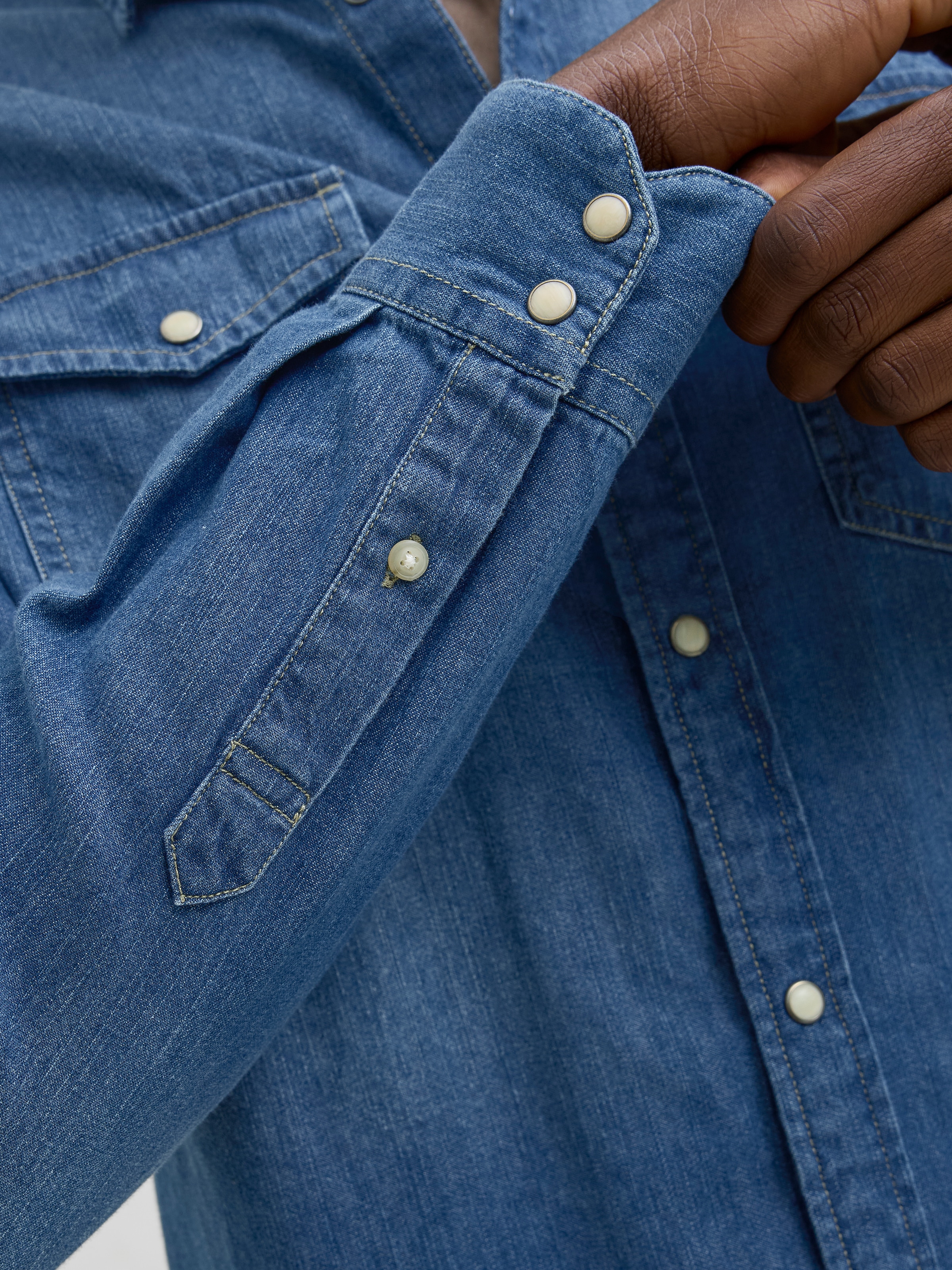 Jack & Jones Jeanshemd »JJESHERIDAN im Workwear-Stil mit robuster Baumwollqualität« unifarben, modisch, slim fit, Baumwolle, Hemdkragen