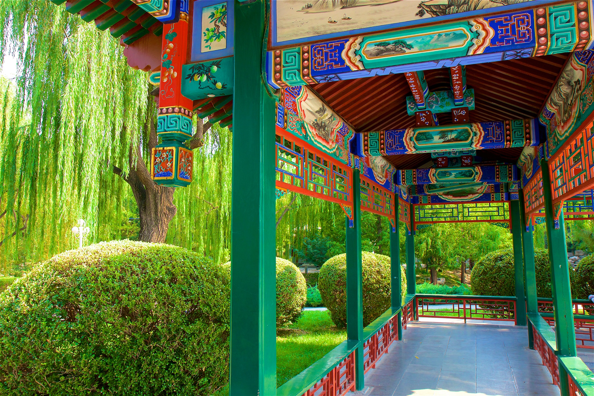 Papermoon Fototapete »PAVILLON-PEKING PERGULA GASSE PARK BLUMEN GARTEN BÄUME«