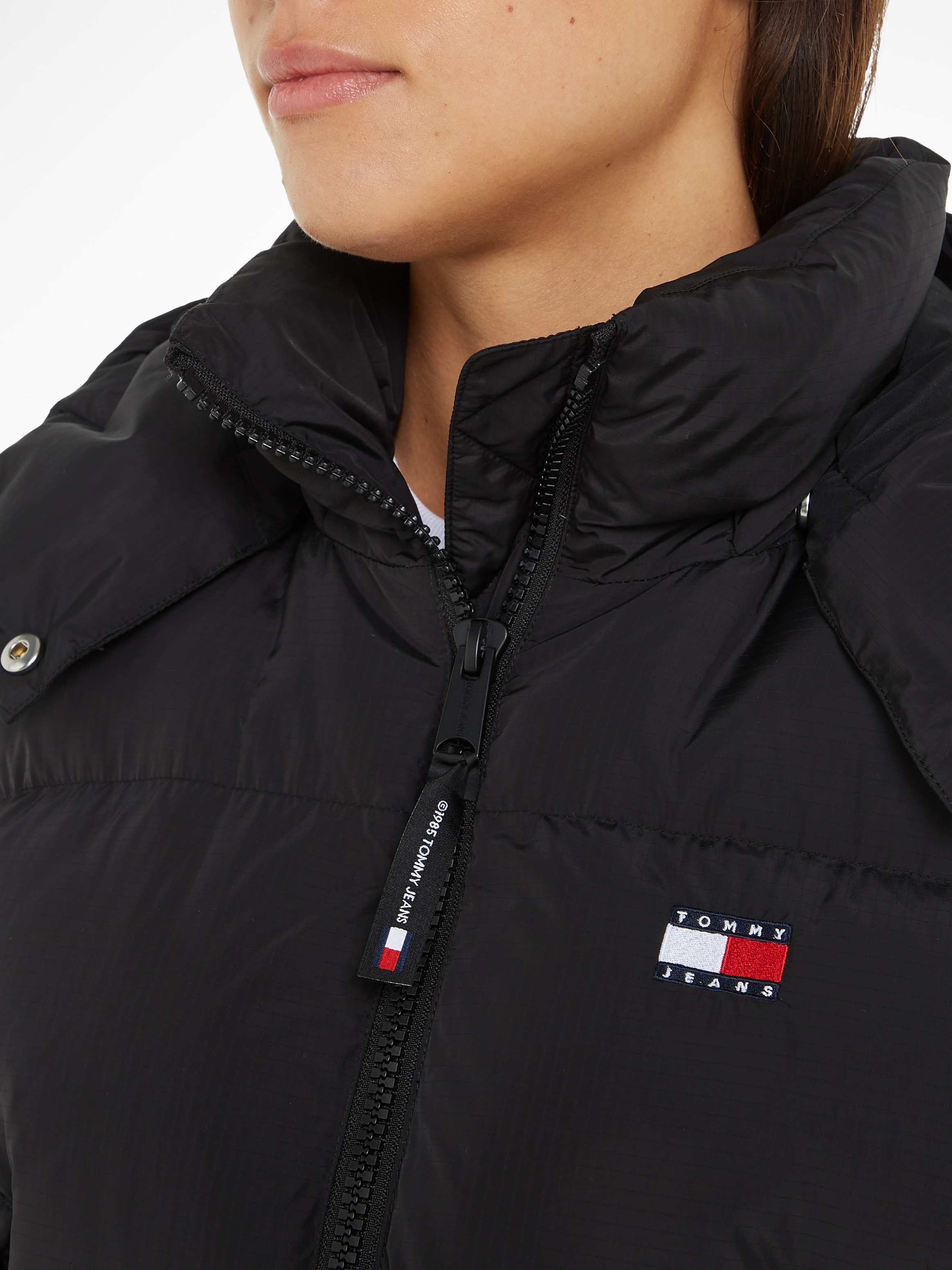 Tommy Jeans Steppweste »TJW CRP ALASKA PUFFER VEST«, in modischer Cropped Form, Puffer