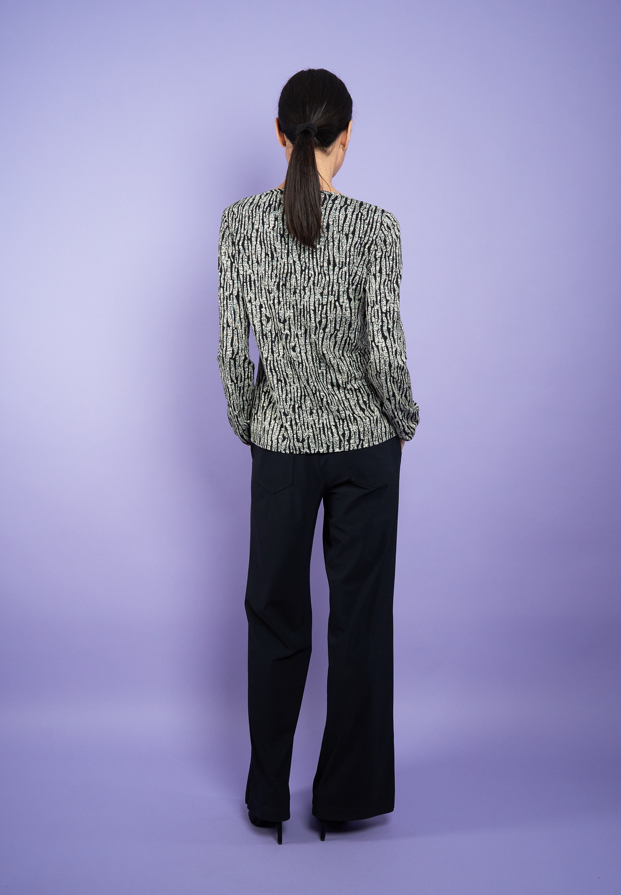 Thumbnail - Seidel Moden Langarmshirt mit grafischem Muster und Cut-Out - MADE IN GERMANY