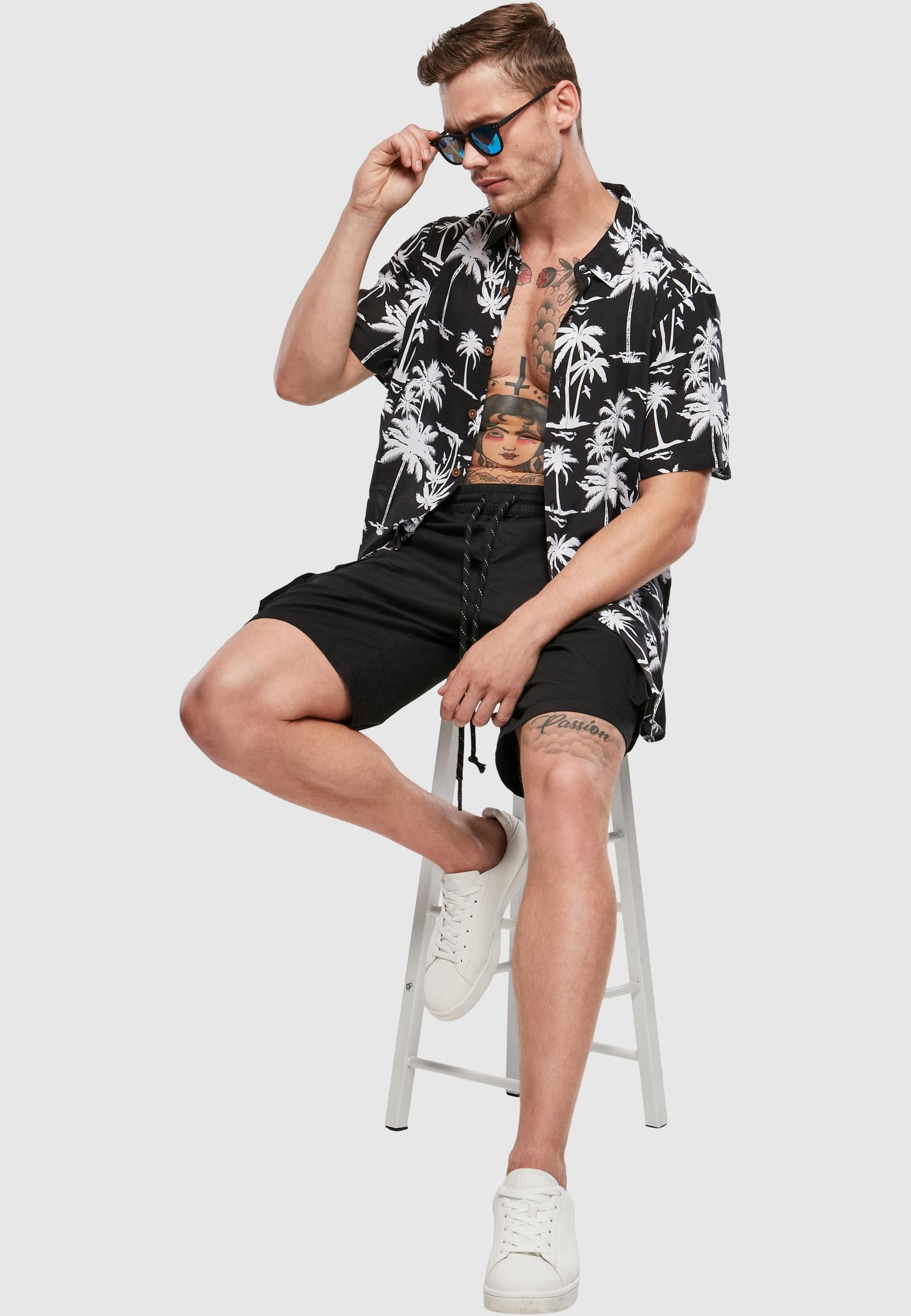 URBAN CLASSICS Stoffhose »Urban Classics Herren Drawstring Cargo Shorts«, (1 tlg.)