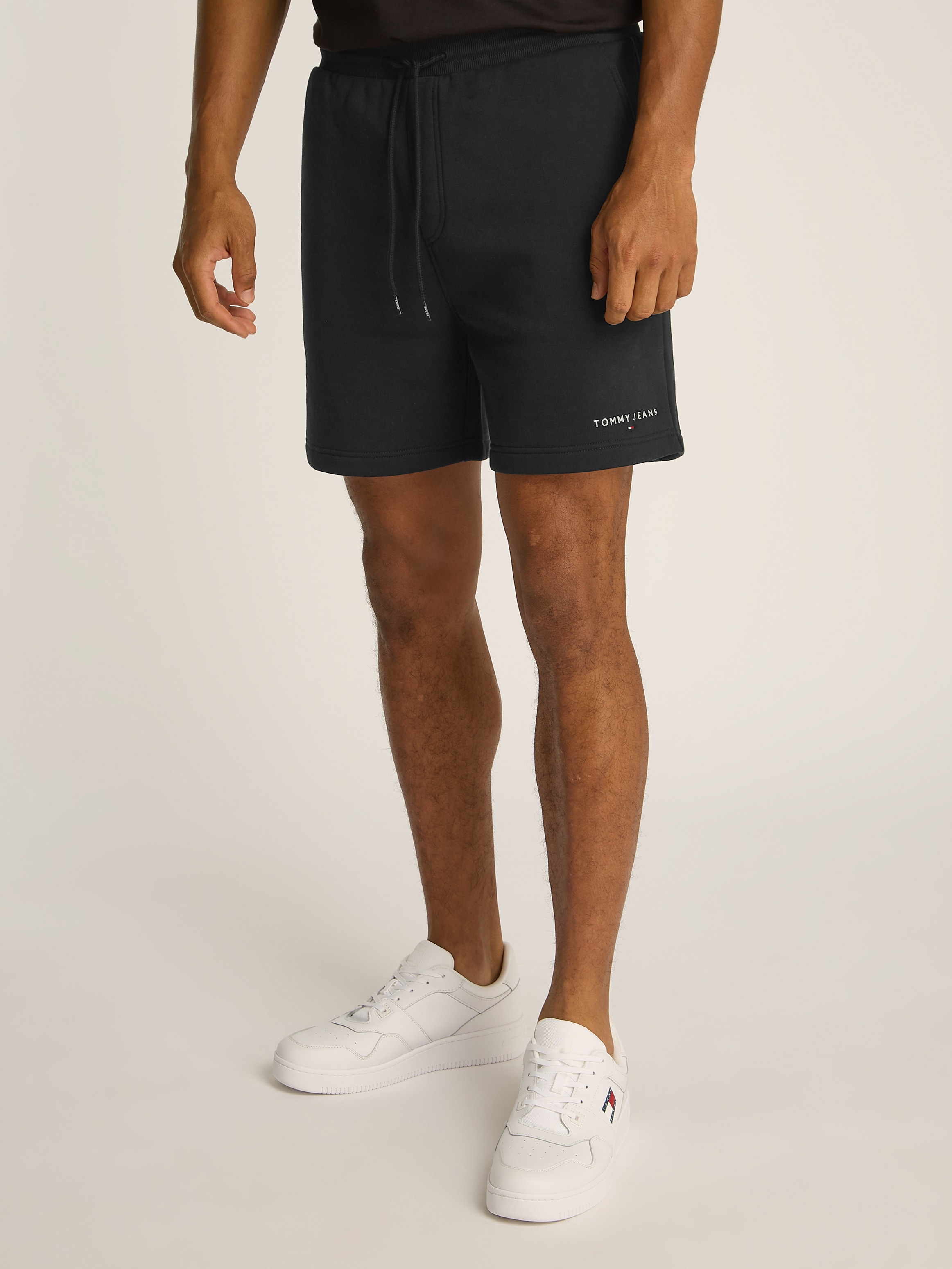 Sweatshorts »TJM REG LINEAR SHORT«, mit Logostickerei