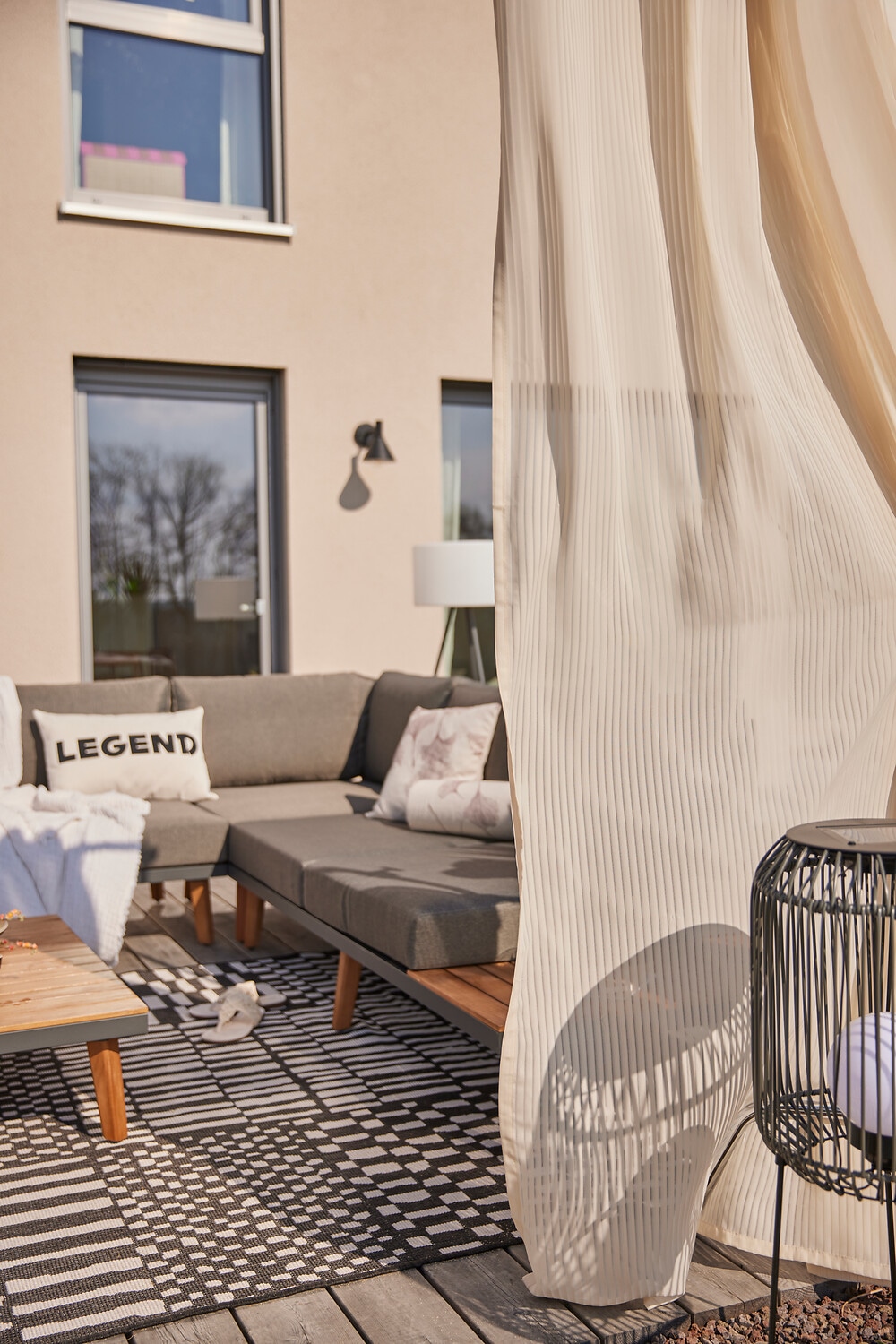 OTTO home Gardine »Fritty« Ösen 2 Stk. tlg. Ösen,  transparent, Pflegeleicht, elegante Längststreifen