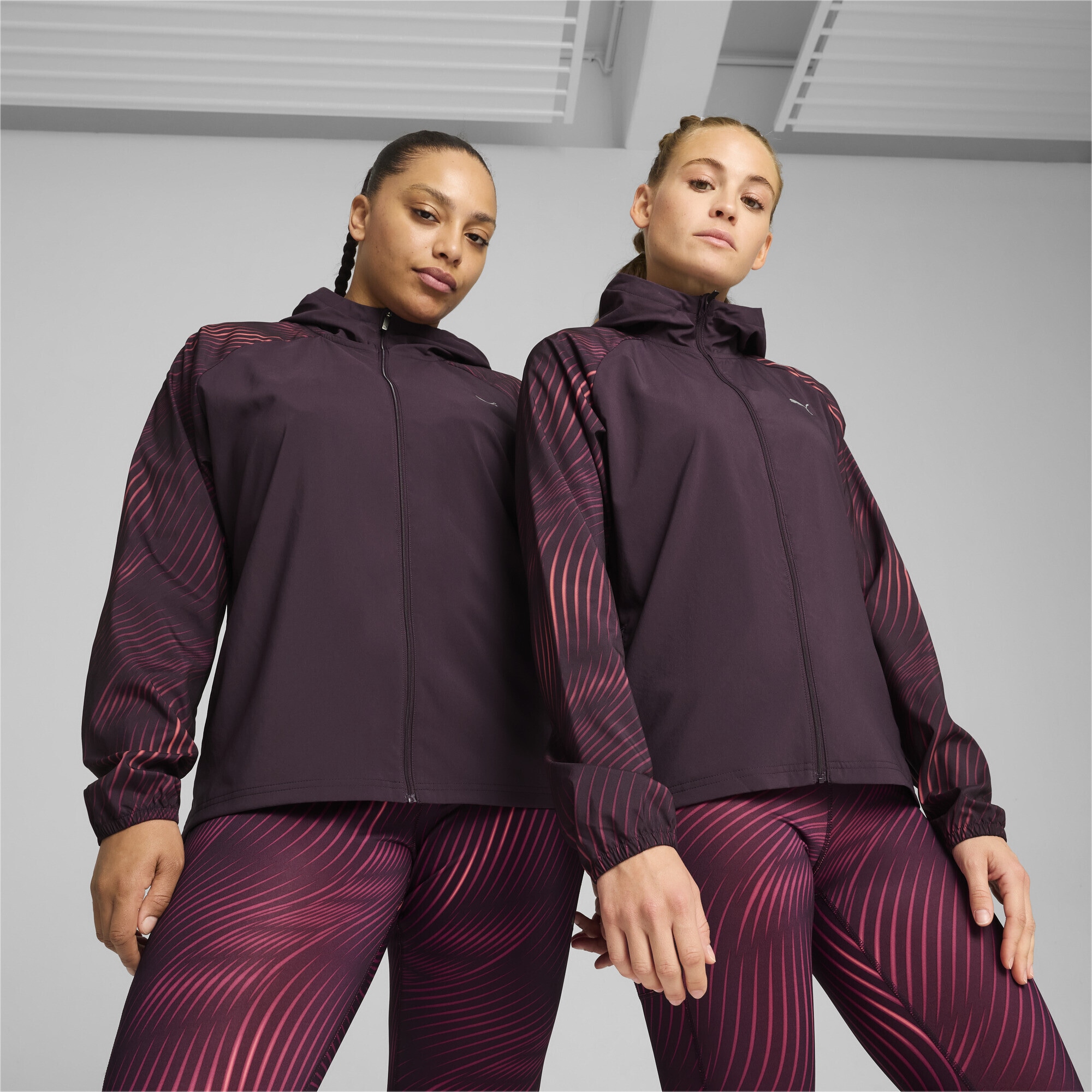 PUMA Laufjacke »Favourite Velocity Printed Woven Laufjacke Damen«