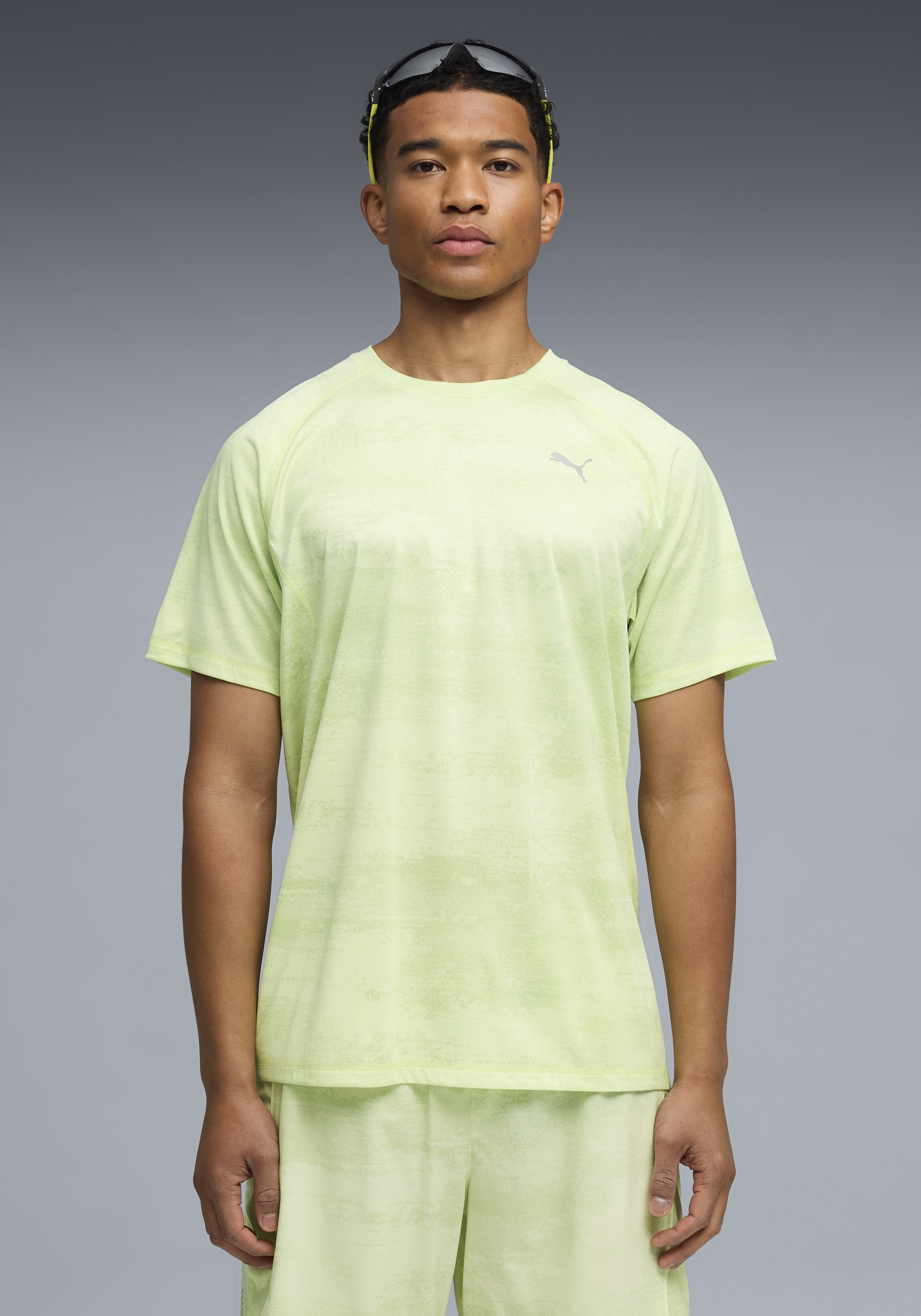 PUMA Laufshirt "M RUN VELOCITY AOP TEE" Slim Fit Passform, kurze Ärmel, für Training, mit Print-Applikation