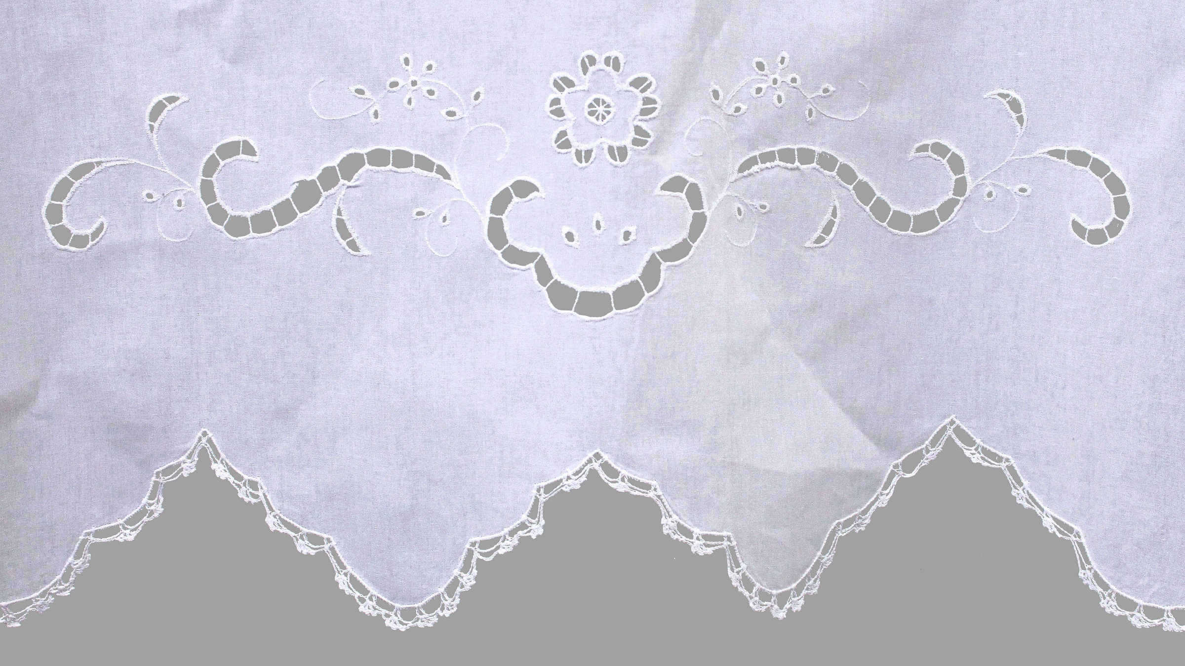 HOSSNER - ART OF HOME DECO Gardine »Bondone«, (1 St.), Häkelspitze - ECHTE Handarbeit