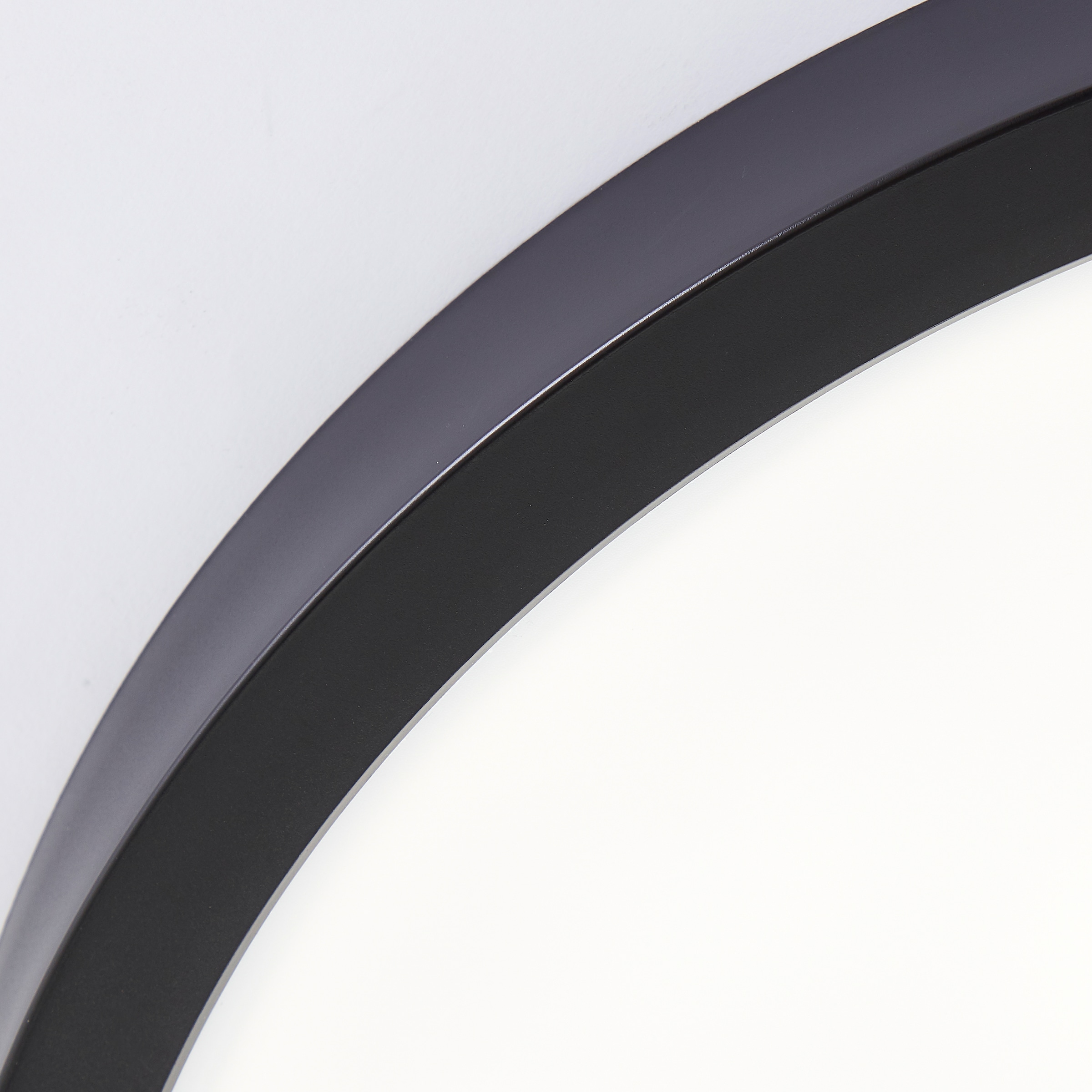 Brilliant LED Deckenleuchte »Navara« LED-Modul 1 Stk. Neutralweiß Ø 37,5cm, Höhe 3 cm, 2900 lm, 4000 K, IP44