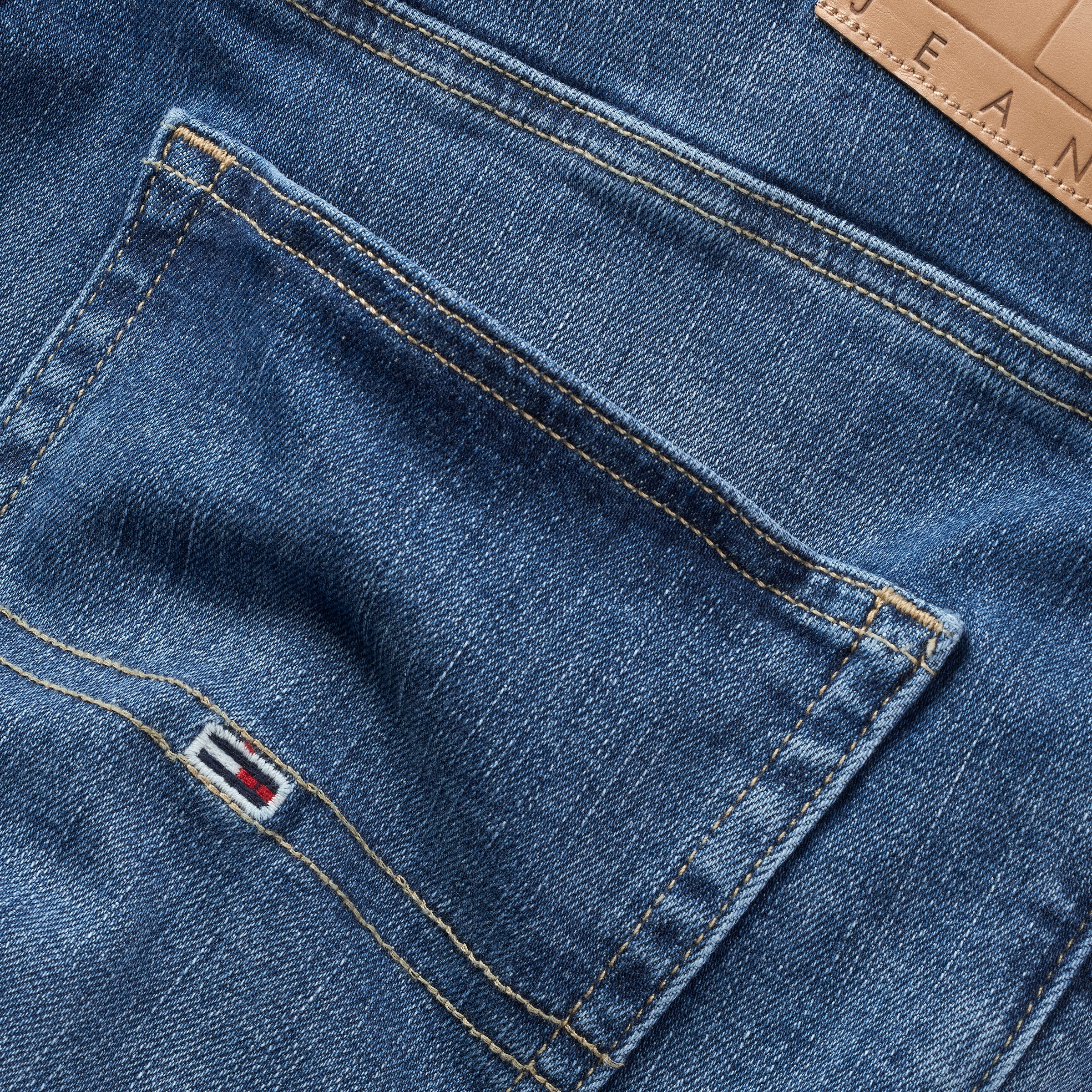 Tommy Jeans Slim-fit-Jeans »SCANTON SLIM«, mit Logoprägung