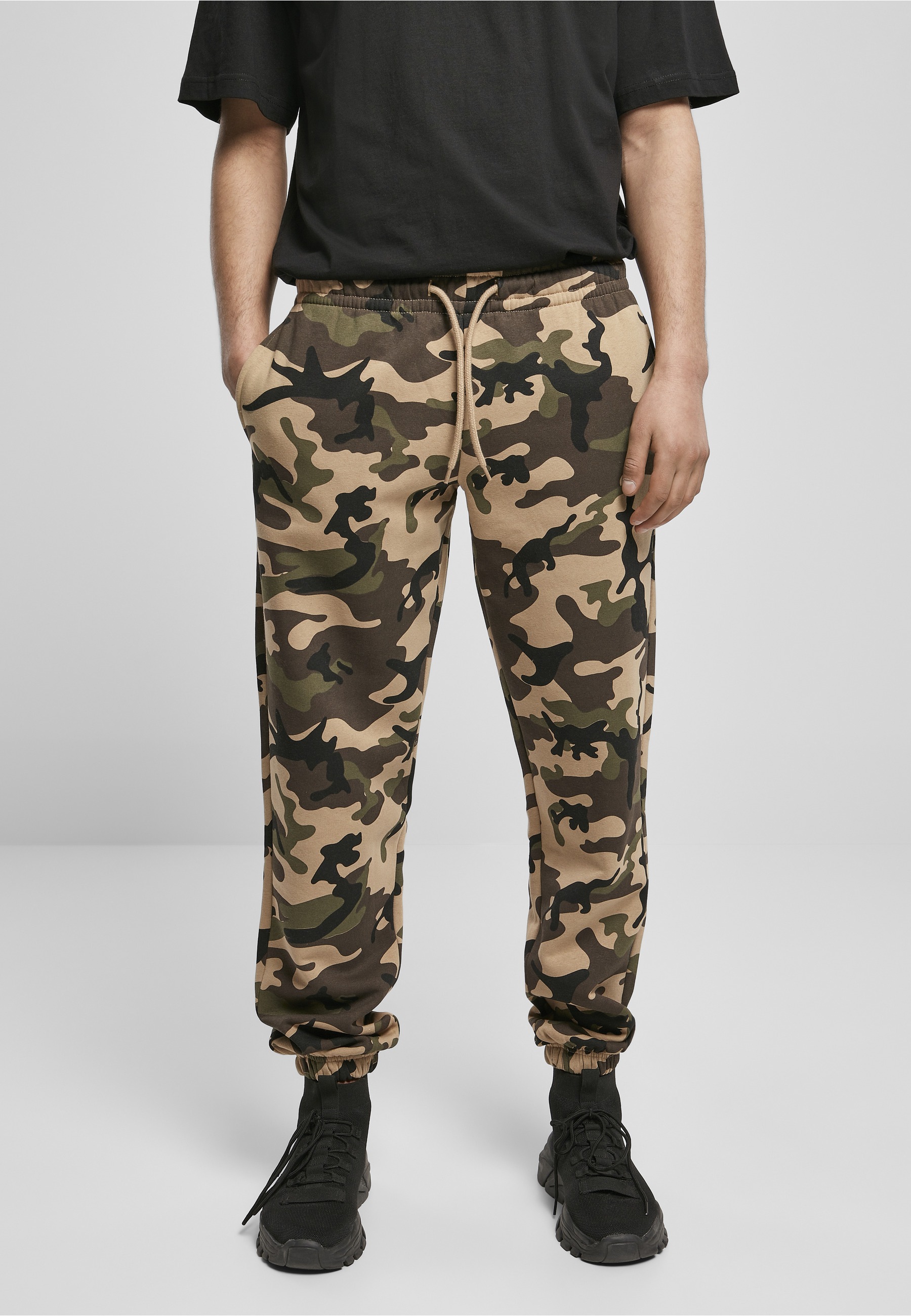 URBAN CLASSICS Stoffhose »Urban Classics Herren Basic Camo Sweatpants 2.0«