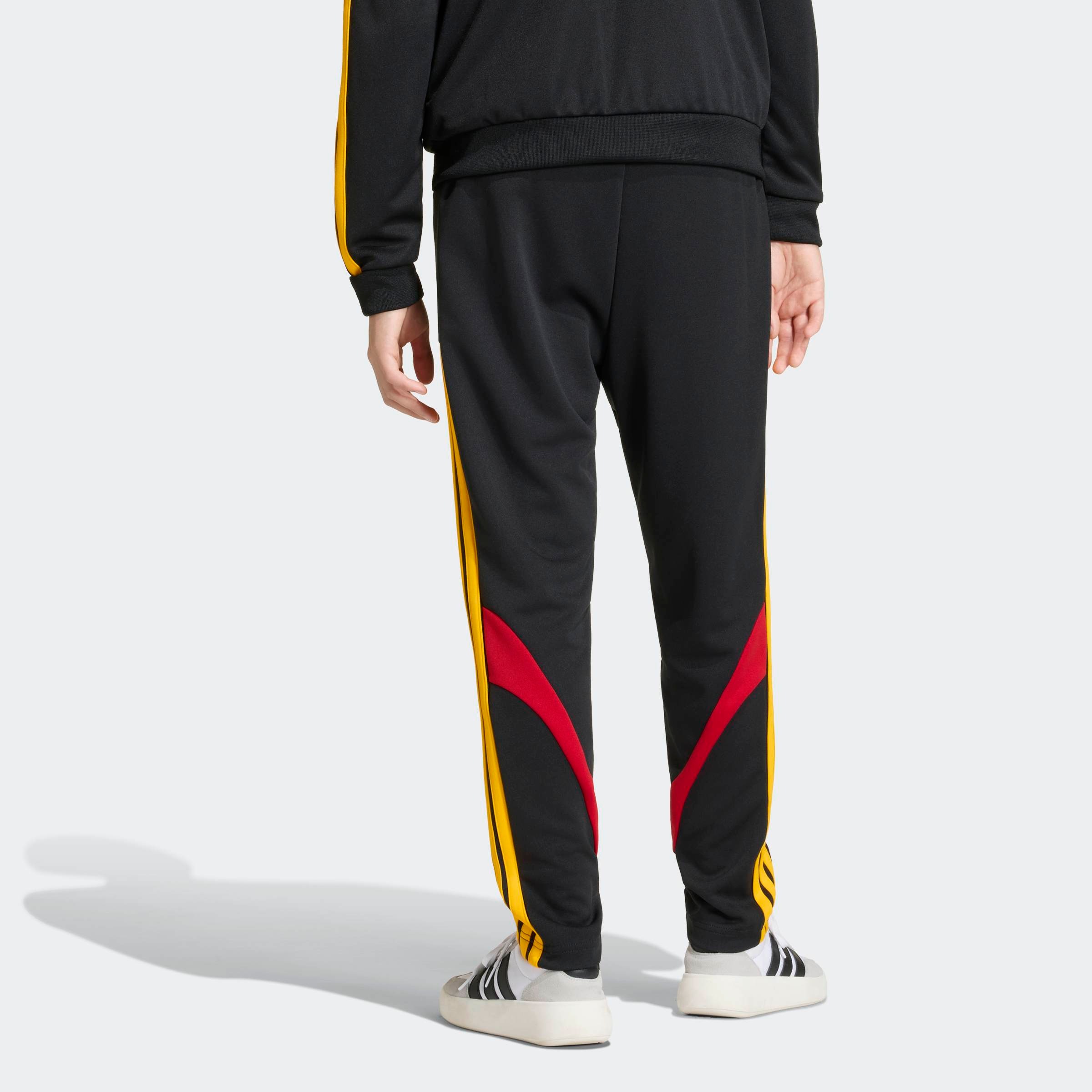adidas Sportswear Sporthose »J HOT PANT«  mit normal-weiter Passform, ohne Verschluss