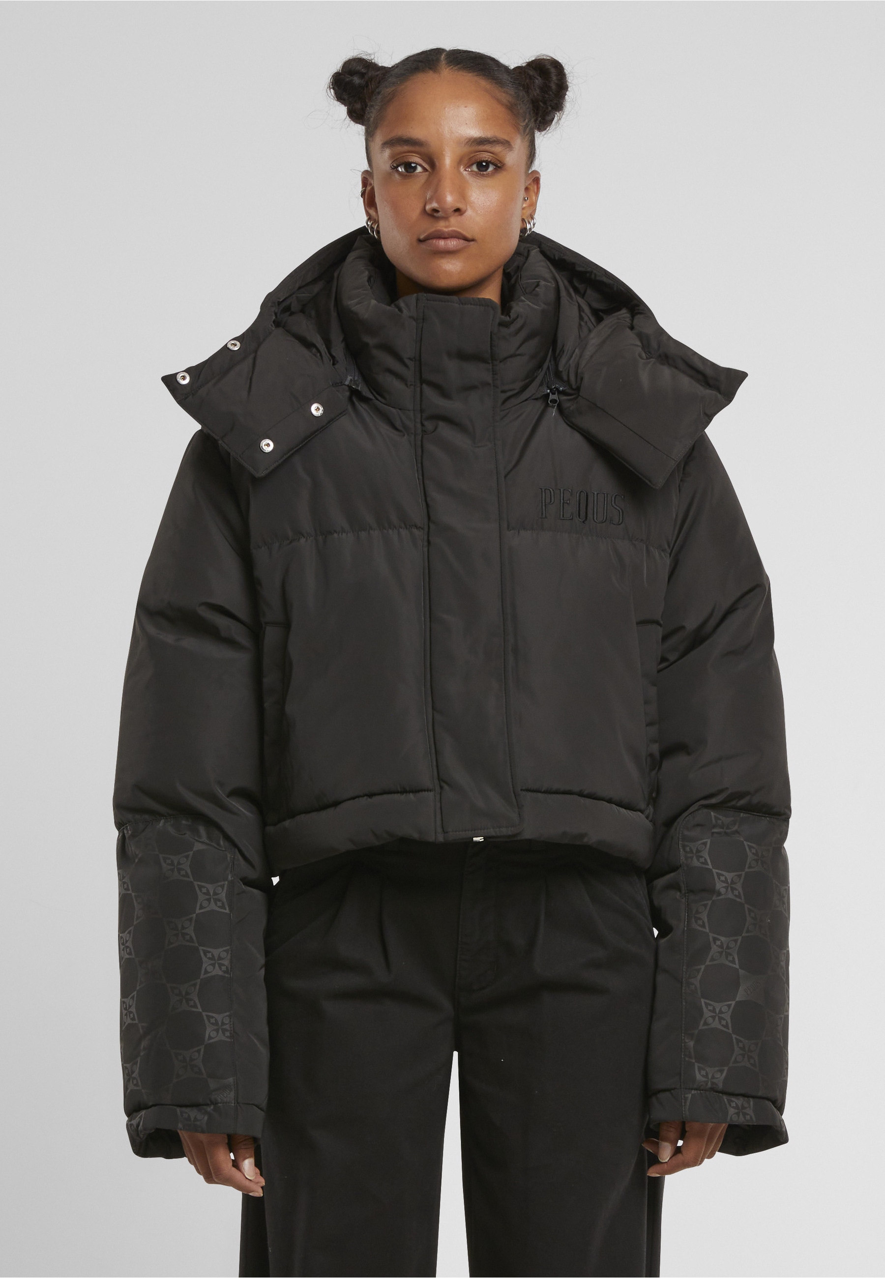 PEQUS Winterjacke »PEQUS PEQUS Aether Cropped Puffer Jacket« 1 Stk. tlg. ohne Kapuze