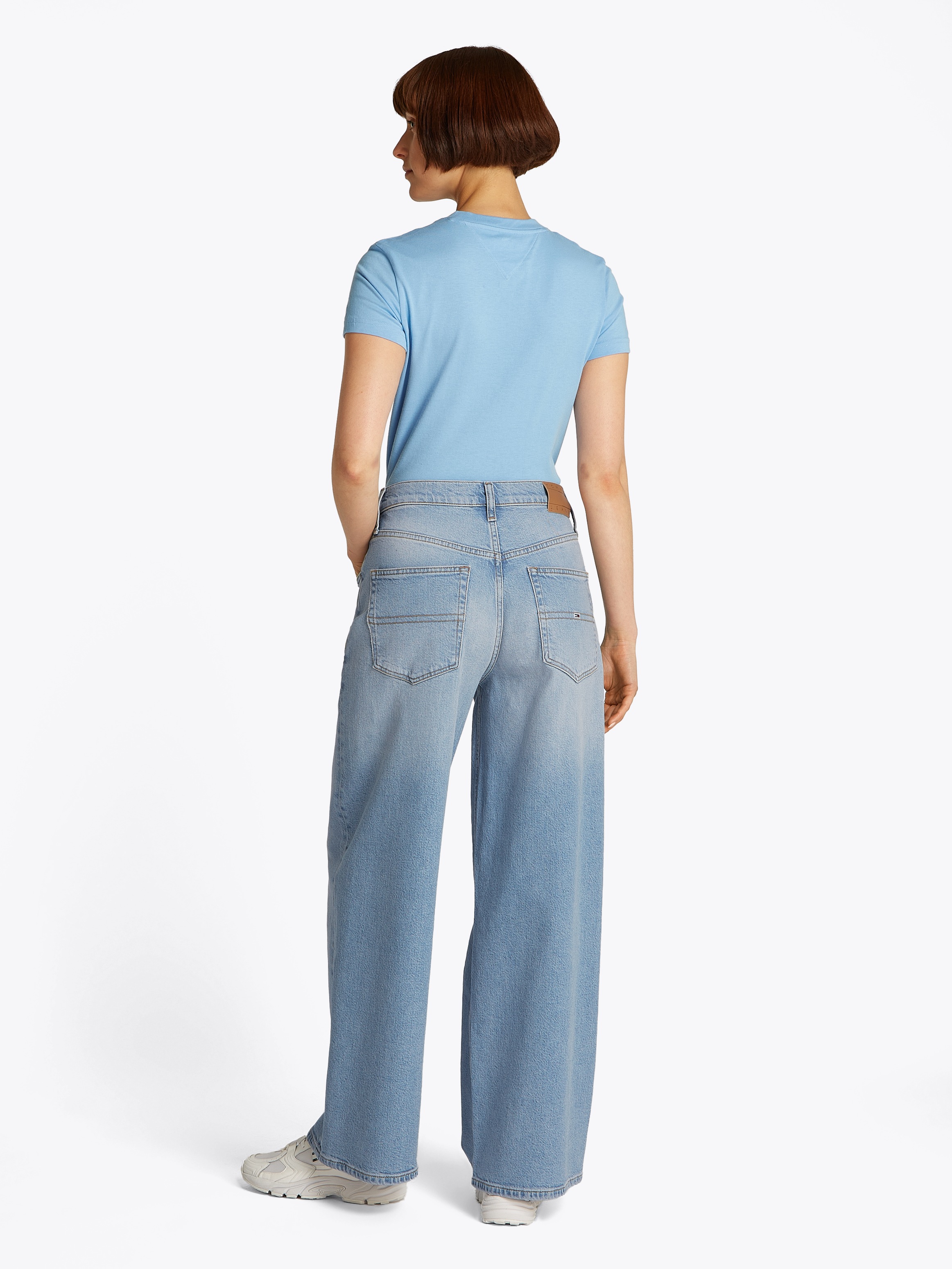 Tommy Jeans Loose-fit-Jeans »Charlie Mid Rise Lose Wide«, mit Logostickerei