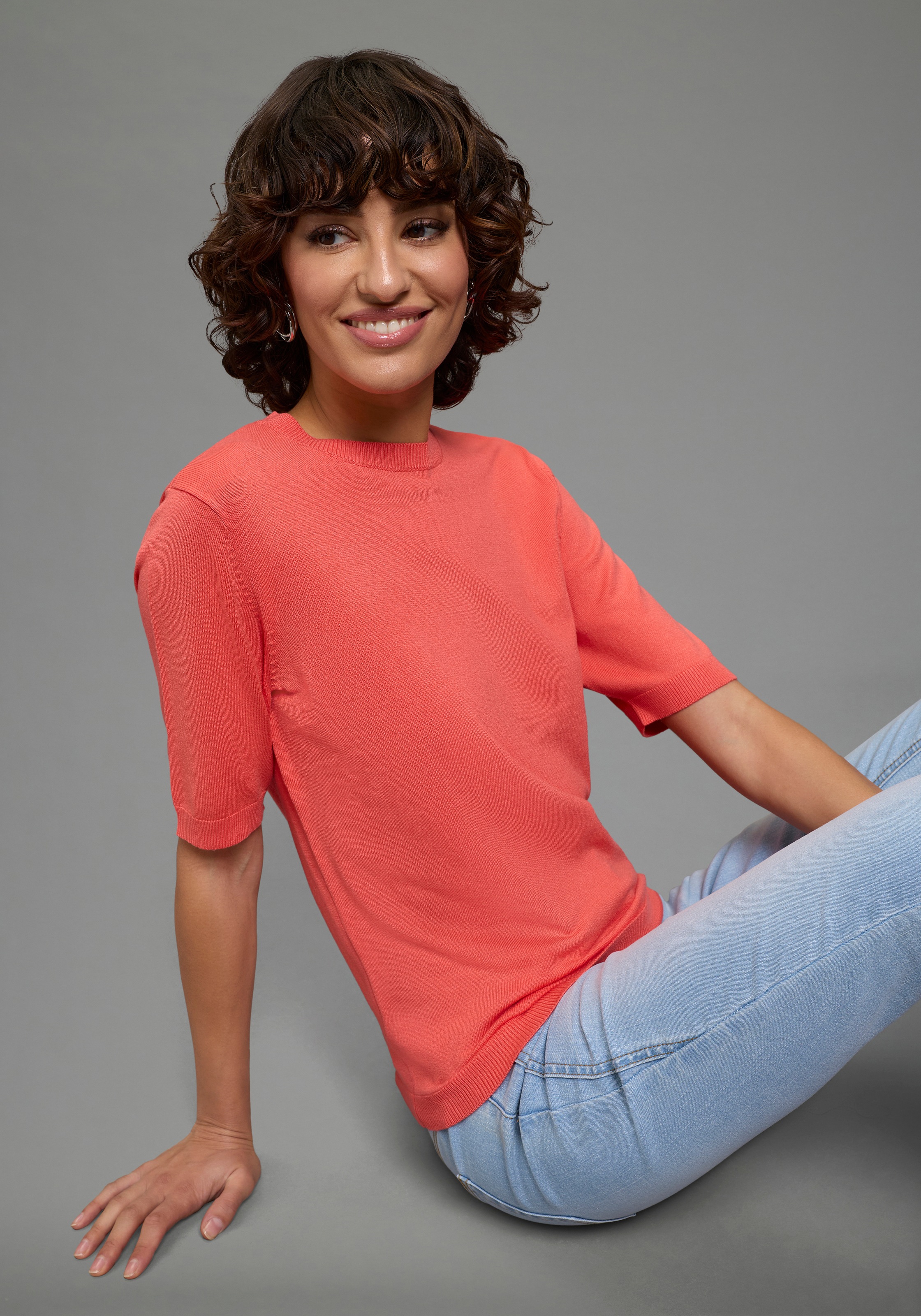 Thumbnail - Flashlights Kurzarmpullover aus Viskosemischung mit modernem Schnitt