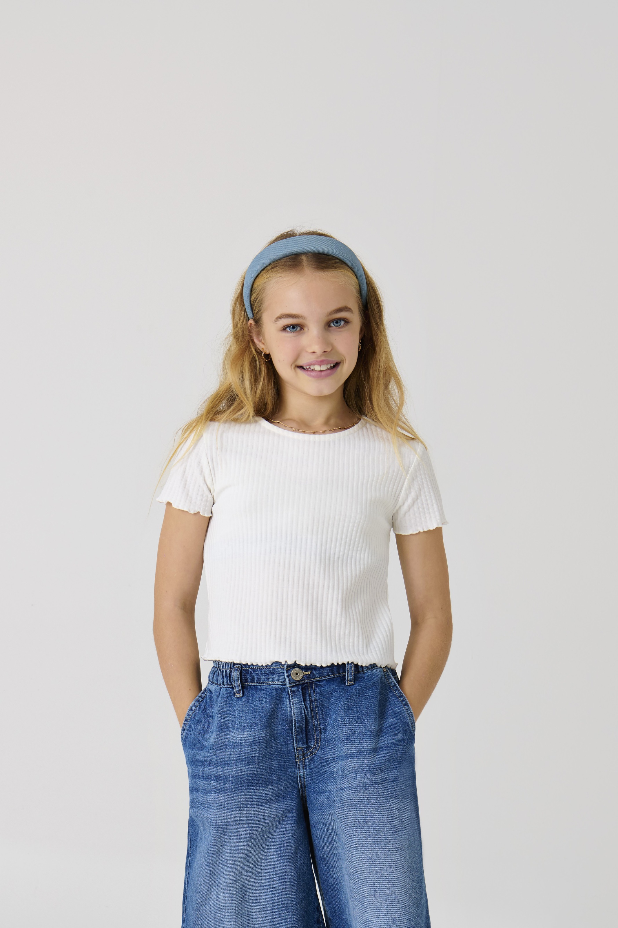 KIDS ONLY T-Shirt »KONNELLA S/S O-NECK TOP«, in verkürzter Länge und mit tollen Wellen-Säumen
