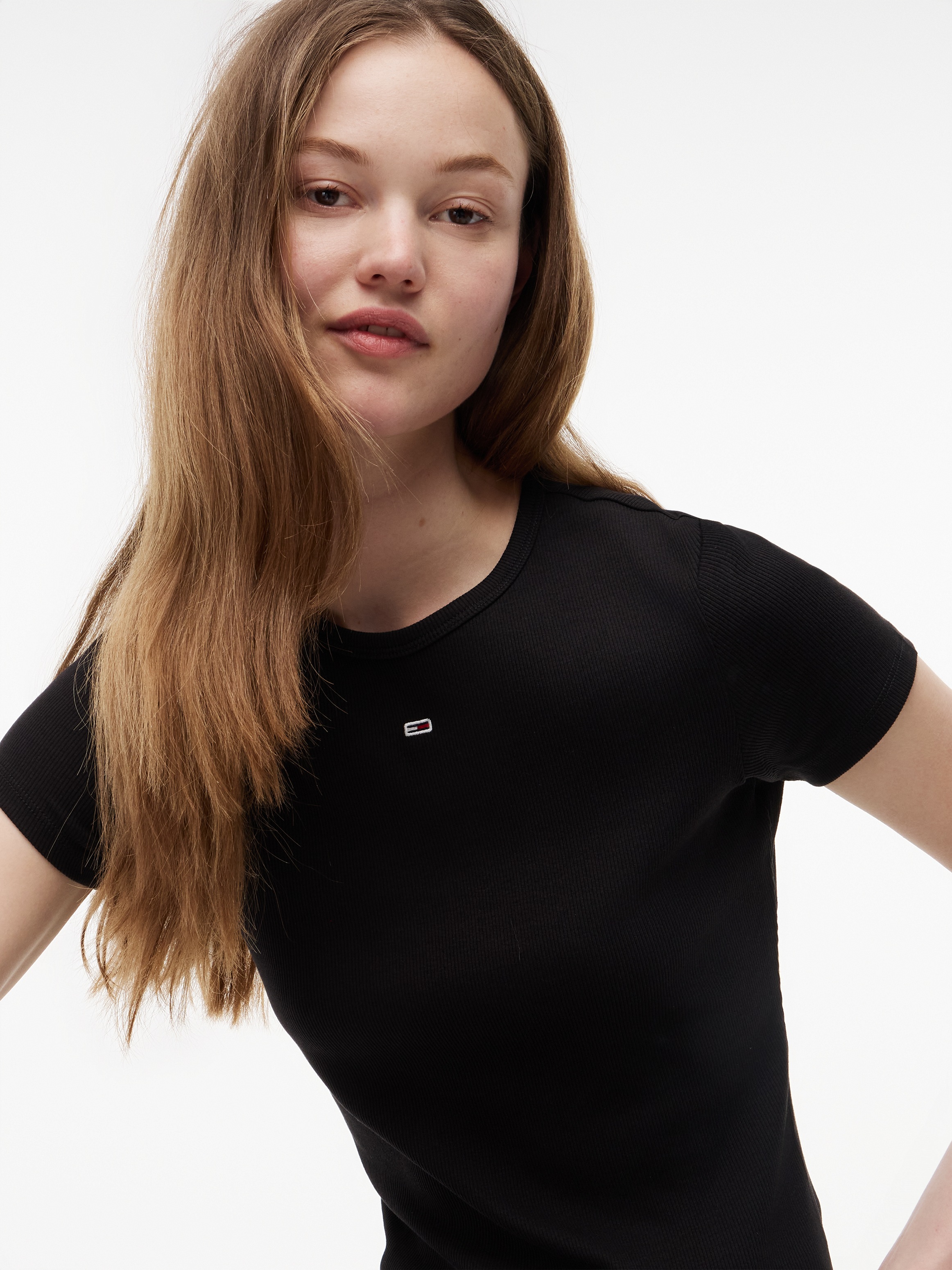 Tommy Jeans Kurzarmshirt »TJW ESSENTIAL RIB SHORT SLEEVE EXT« Baumwollmischung in gerippter Struktur, Slim Fit