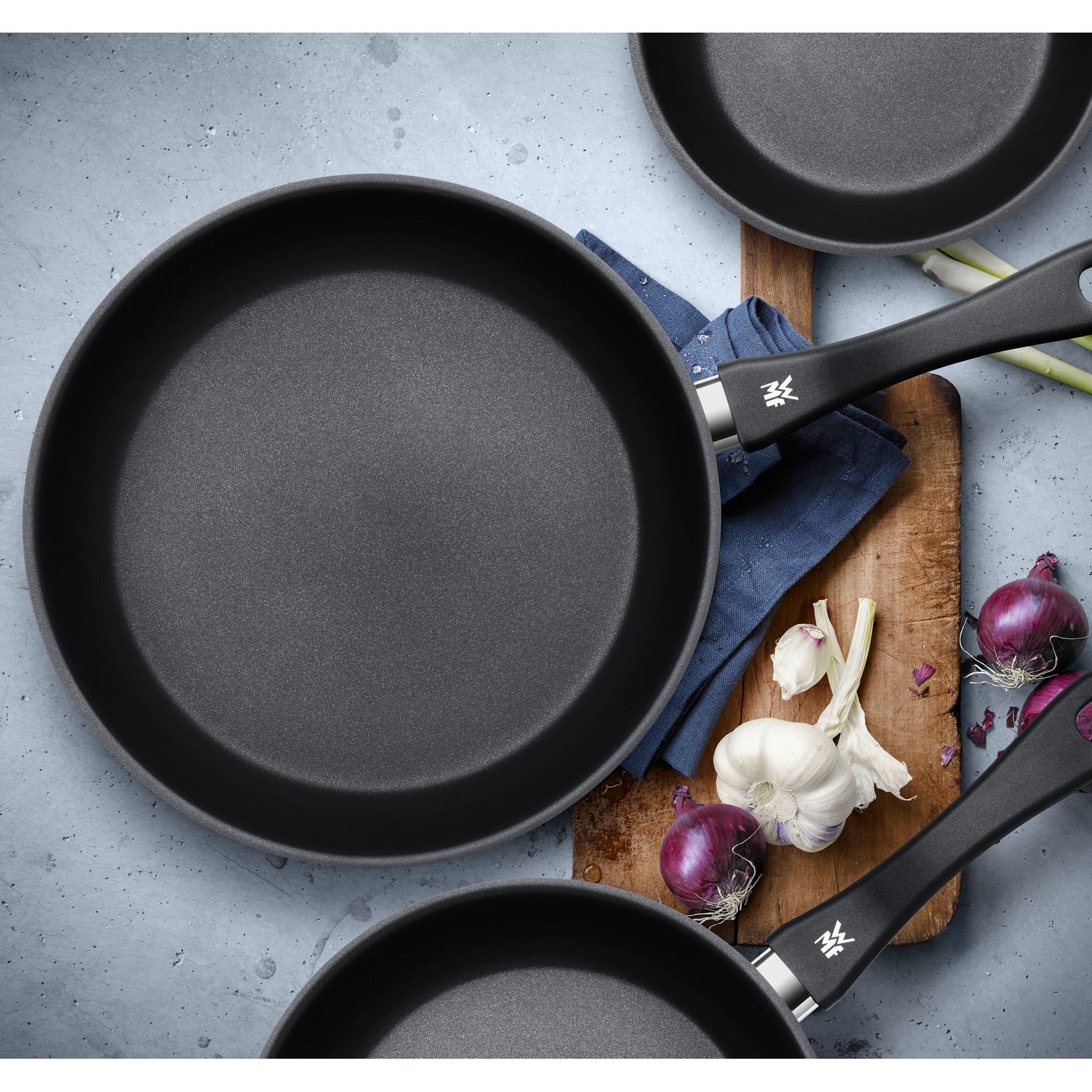 Pfannen-Set WMF "Devil, Bratpfannen Induktion, leistungsstarke Antihaftversiegelung", schwarz (edelstahlfarben, schwarz), Ø:28cm, Pfannen, für alle Herdarten geeignet, ergonomischer Kunststoffgriff 4