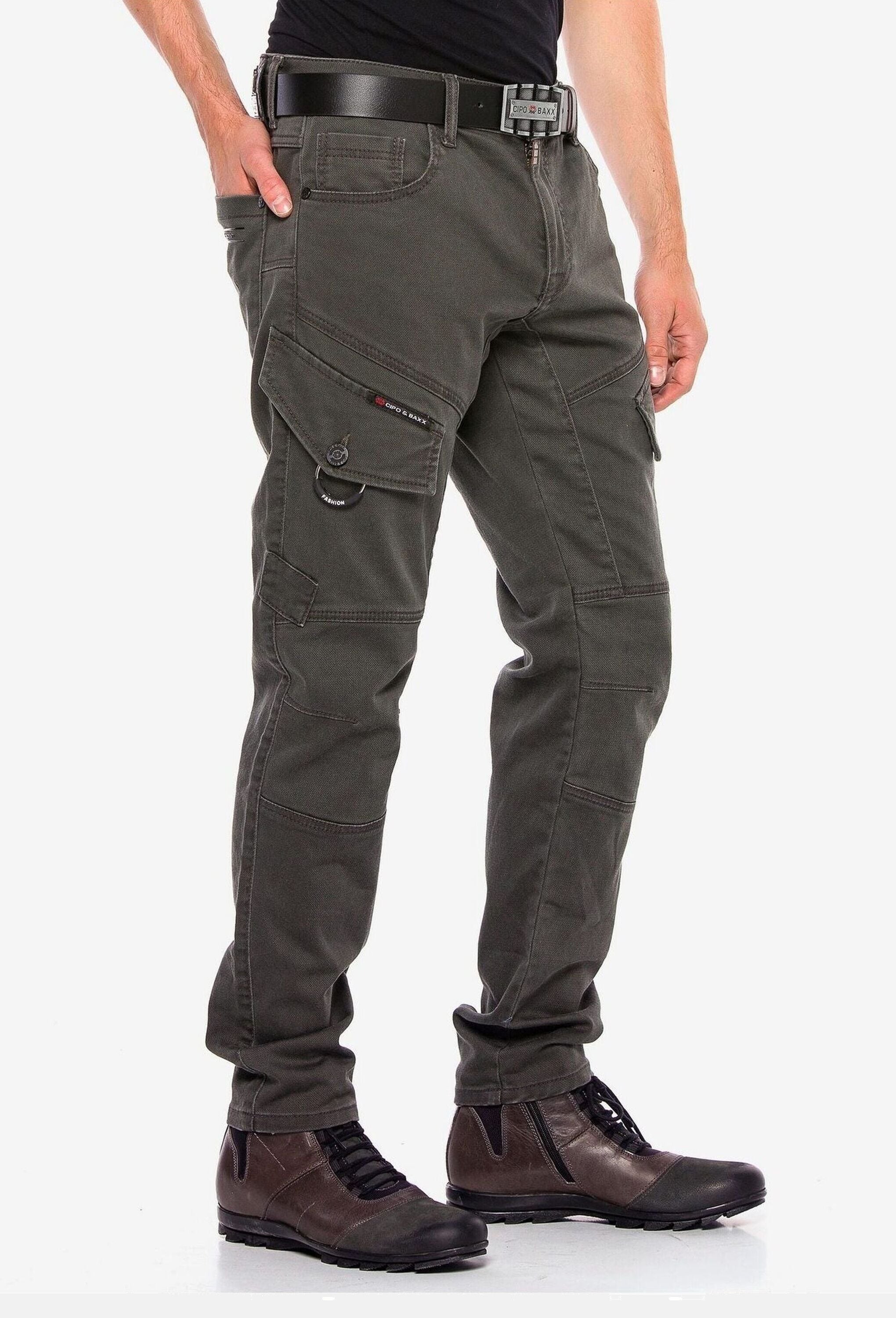 Cipo & Baxx Cargojeans »Cipo & Baxx Jeans« mit schrägen Cargotaschen, CD566
