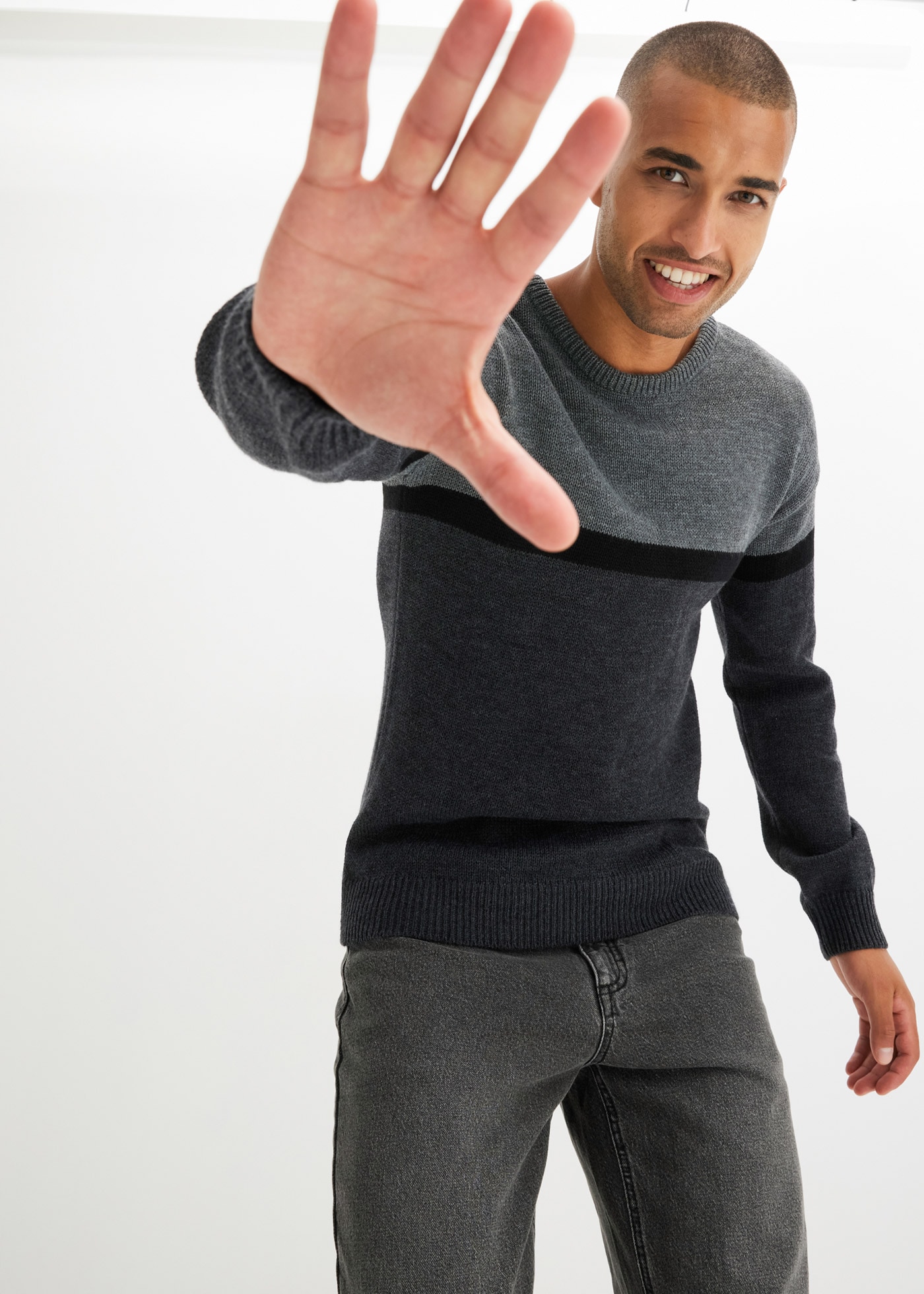 bonprix Strickpullover aus Polyacryl, mit Rundhalsausschnitt, Regular Fit