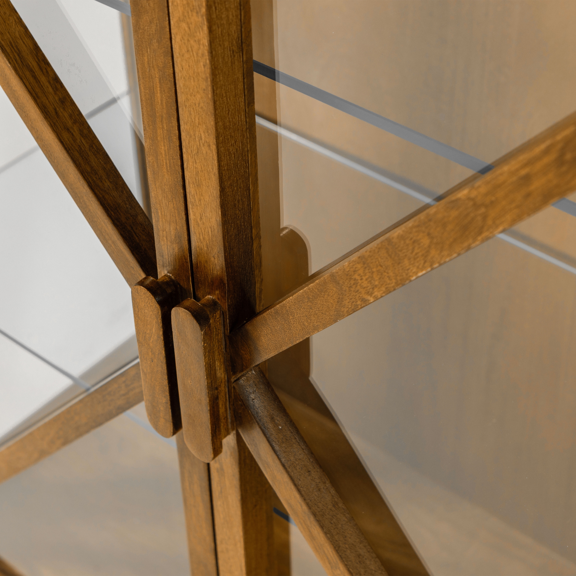 WOOOD Vitrine »Kella Mangoholz mit Glastüren und Glasablagen B 100 x D 44 x H 132 cm« Tragkraft 5–7 kg pro Ablage, Wandbefestigung empfohlen