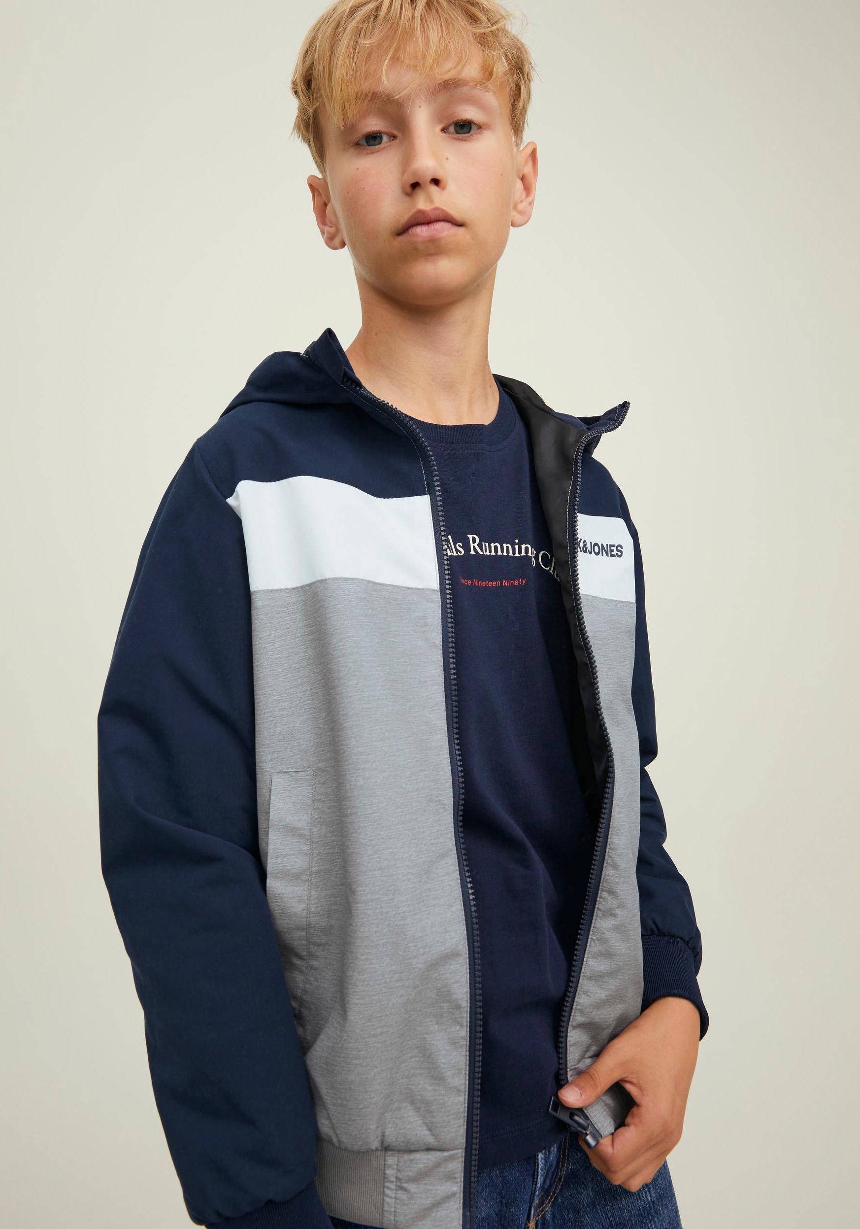 Jack & Jones Junior Outdoorjacke "JJERUSH wasserabweisend, mit Kapuze, mattes Finish" mit Kapuze Polyester, regular fit