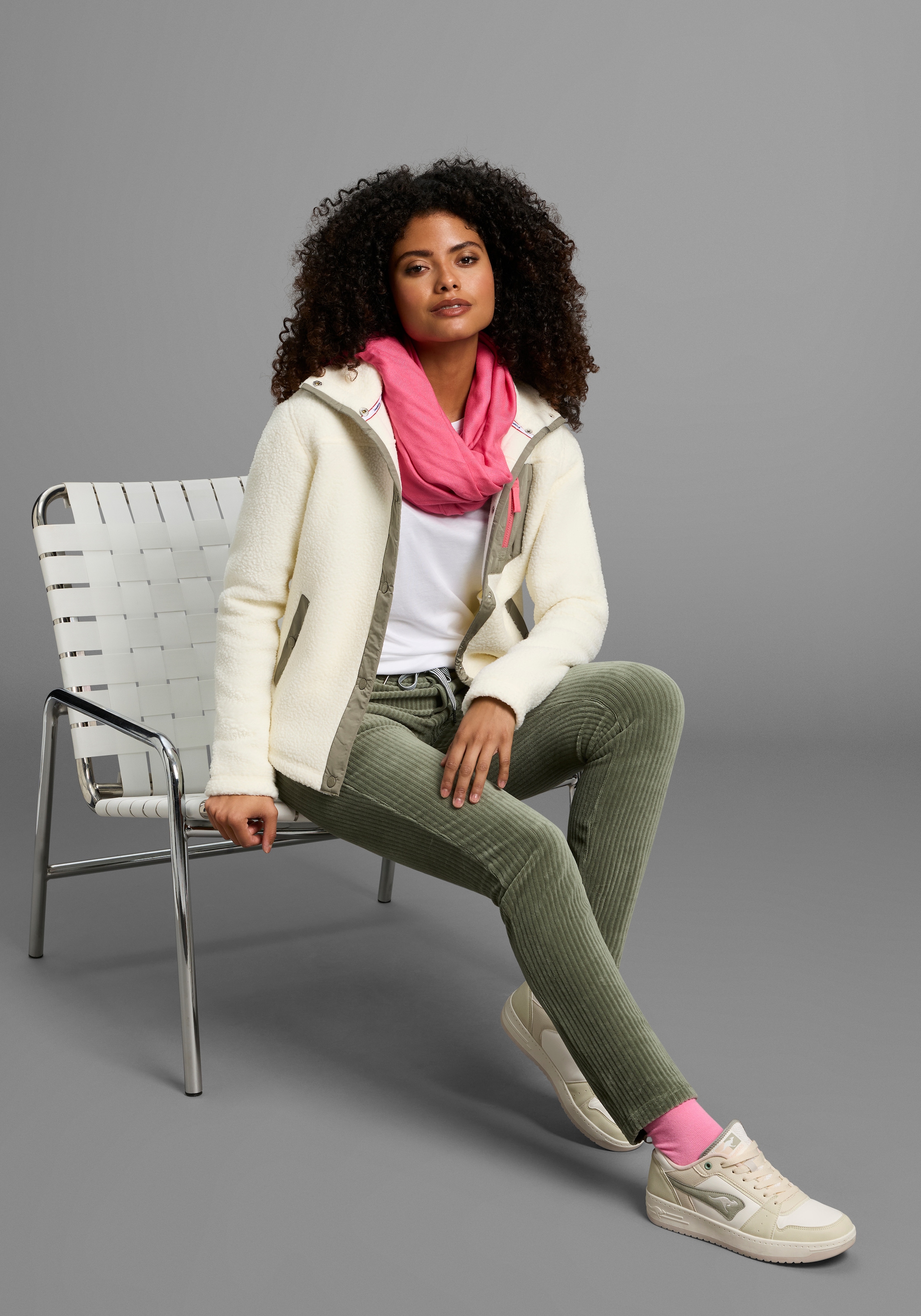 KangaROOS Fleecejacke, Sherpa Fleece, Teddy Fell Imitat mit Druckknöpfen
