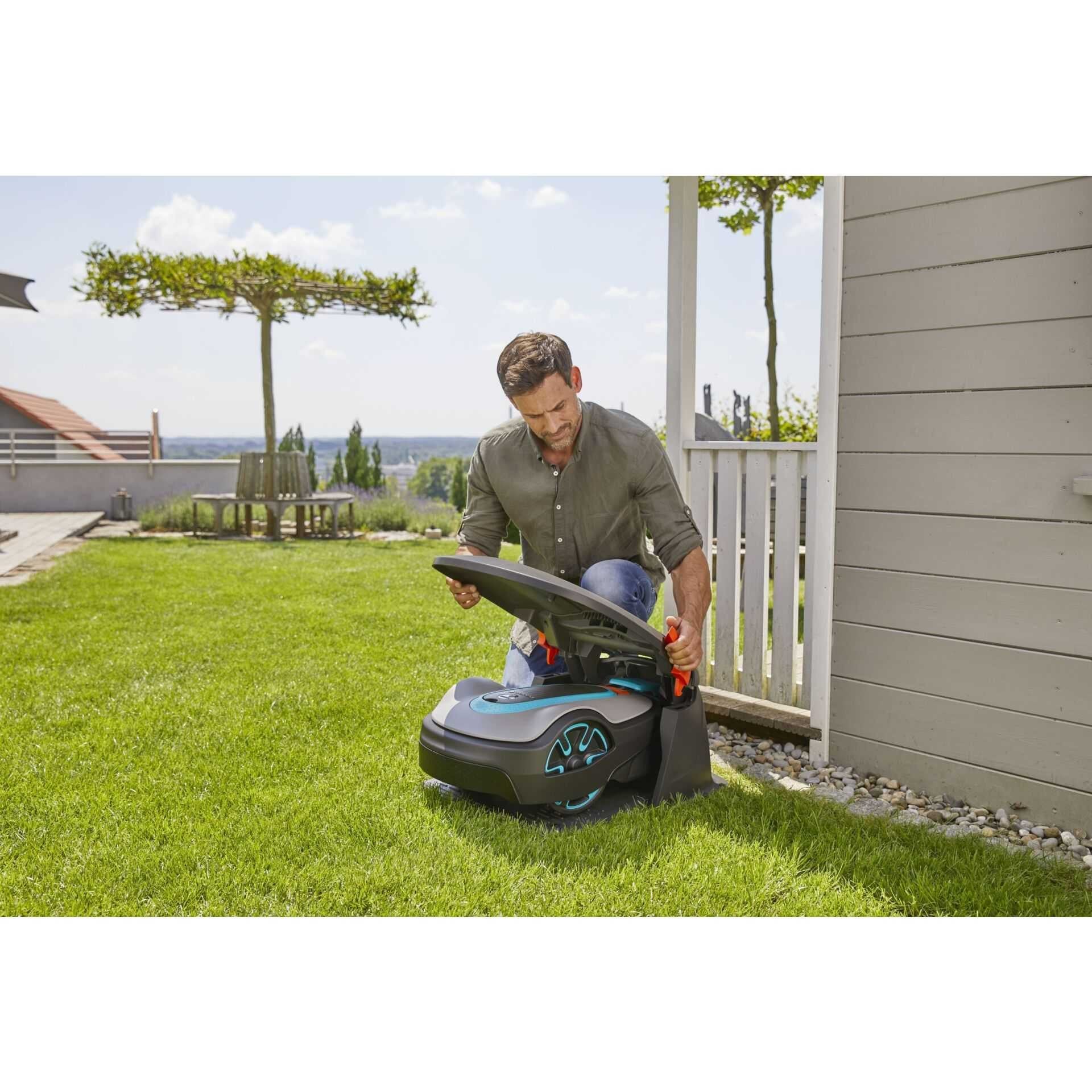 GARDENA Rasenmähroboter »»smart SILENO city« 400 m² inkl. Garage«, (Set), mit KI Technologie, Silent Mode, ideal auch bei schmalste Passagen
