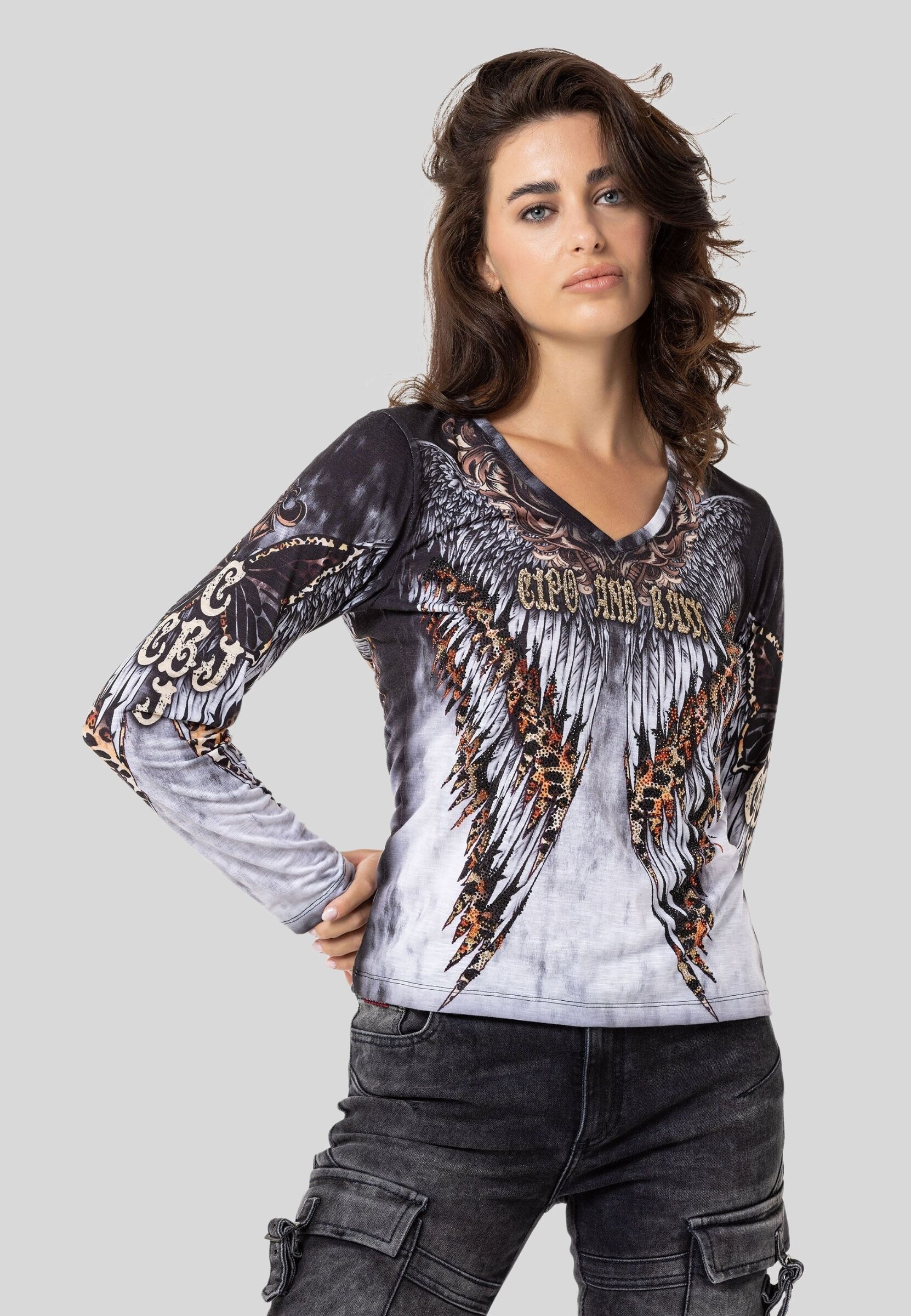 Cipo & Baxx T-Shirt »LONG SLEEVE T-SHIRT«, mit funkelnden Strass-Details