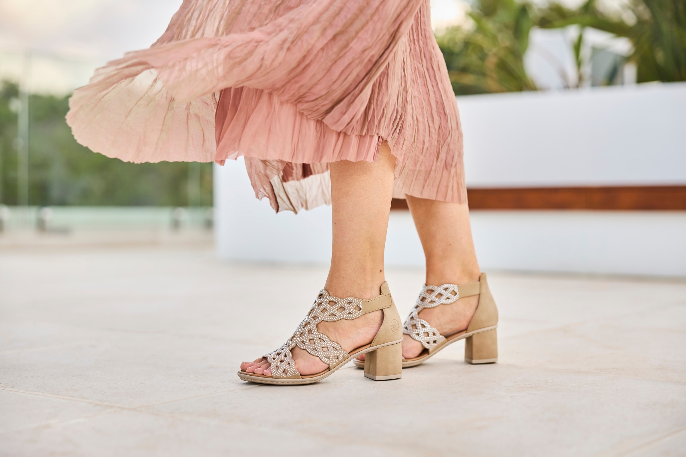 Thumbnail - Rieker Sandalette Sommerschuh, Schaftsandale, Urlaubschuh, Blockabsatz mit Glitzersteine