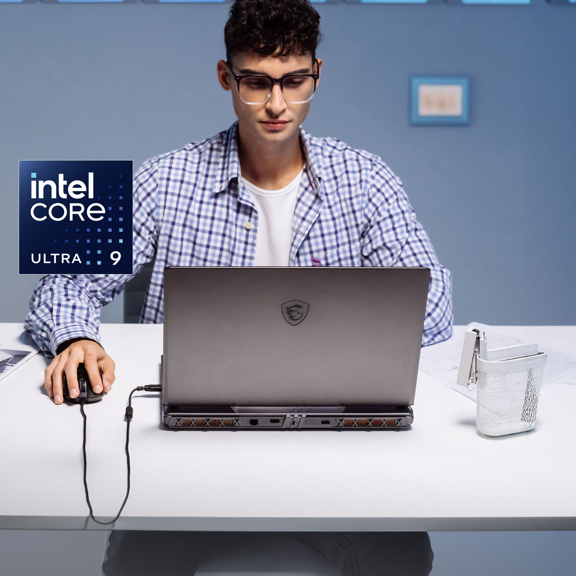 MSI Gaming-Notebook »Vector 17 HX AI A2XWJG-039« 43,2 cm / 17 ″ Intel Core Ultra 9 GeForce RTX 5090 2.000 GB SSD