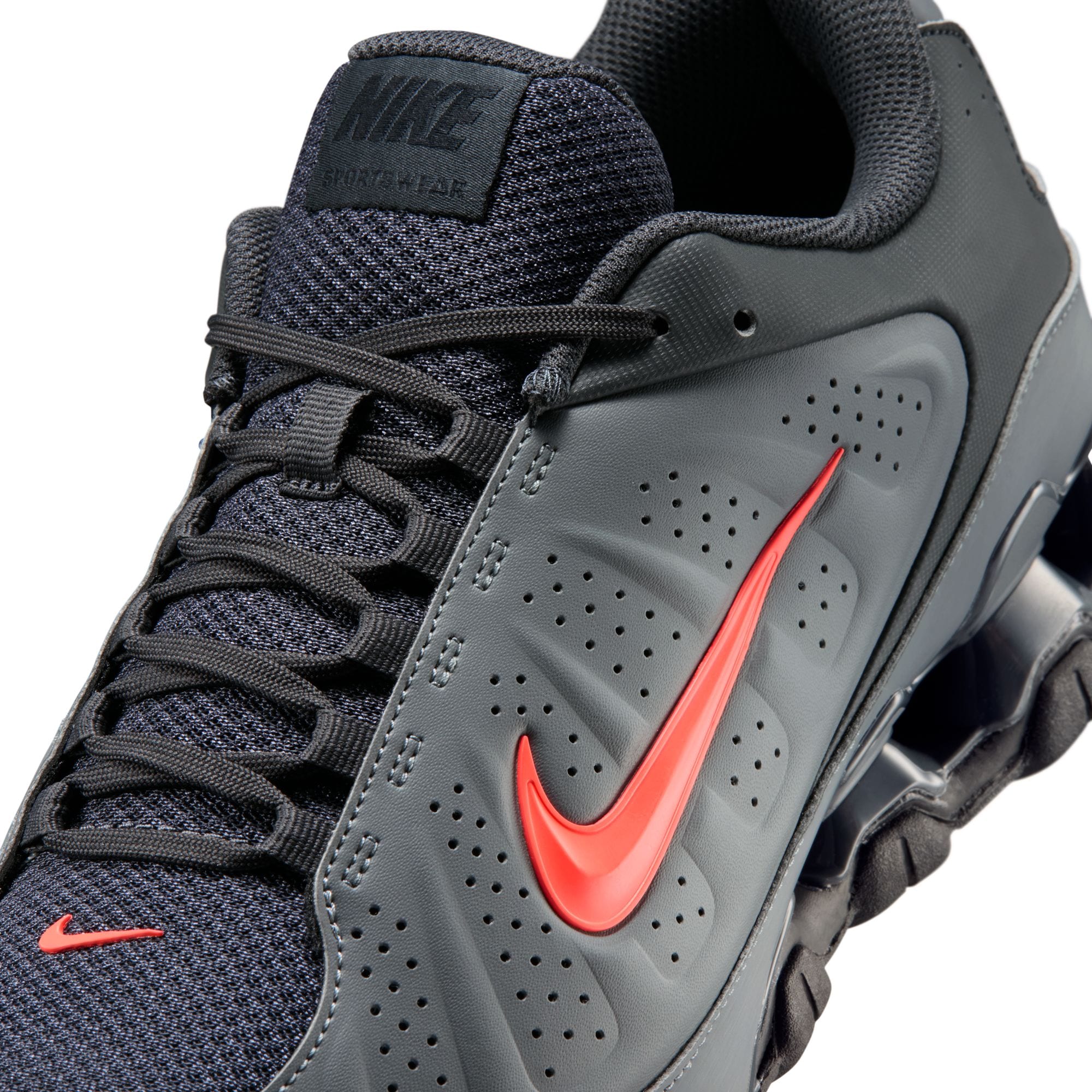 Nike Sportswear Sneaker »Reax 8«  inspiriert vom Design des Nike Shox