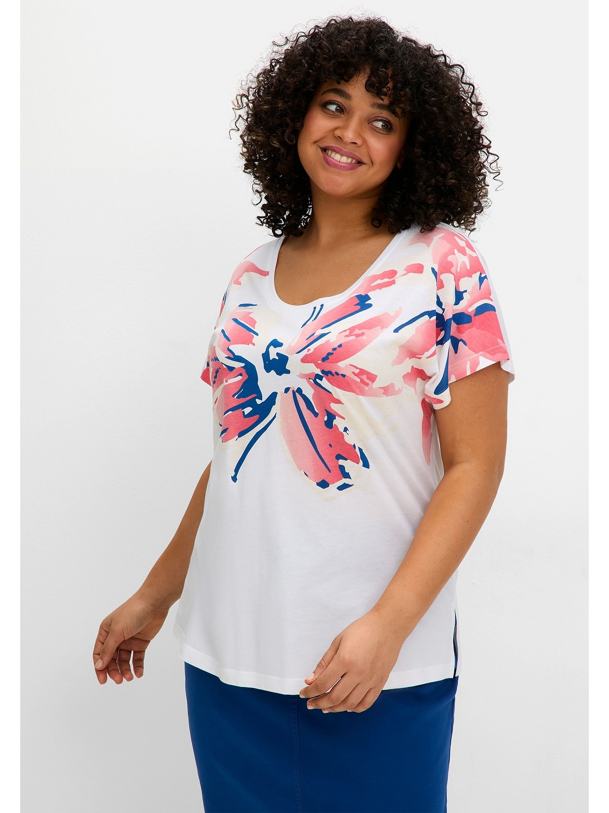 Sheego T-Shirt "Große Größen", mit weitem Rundhals und großem Blütenprint günstig online kaufen