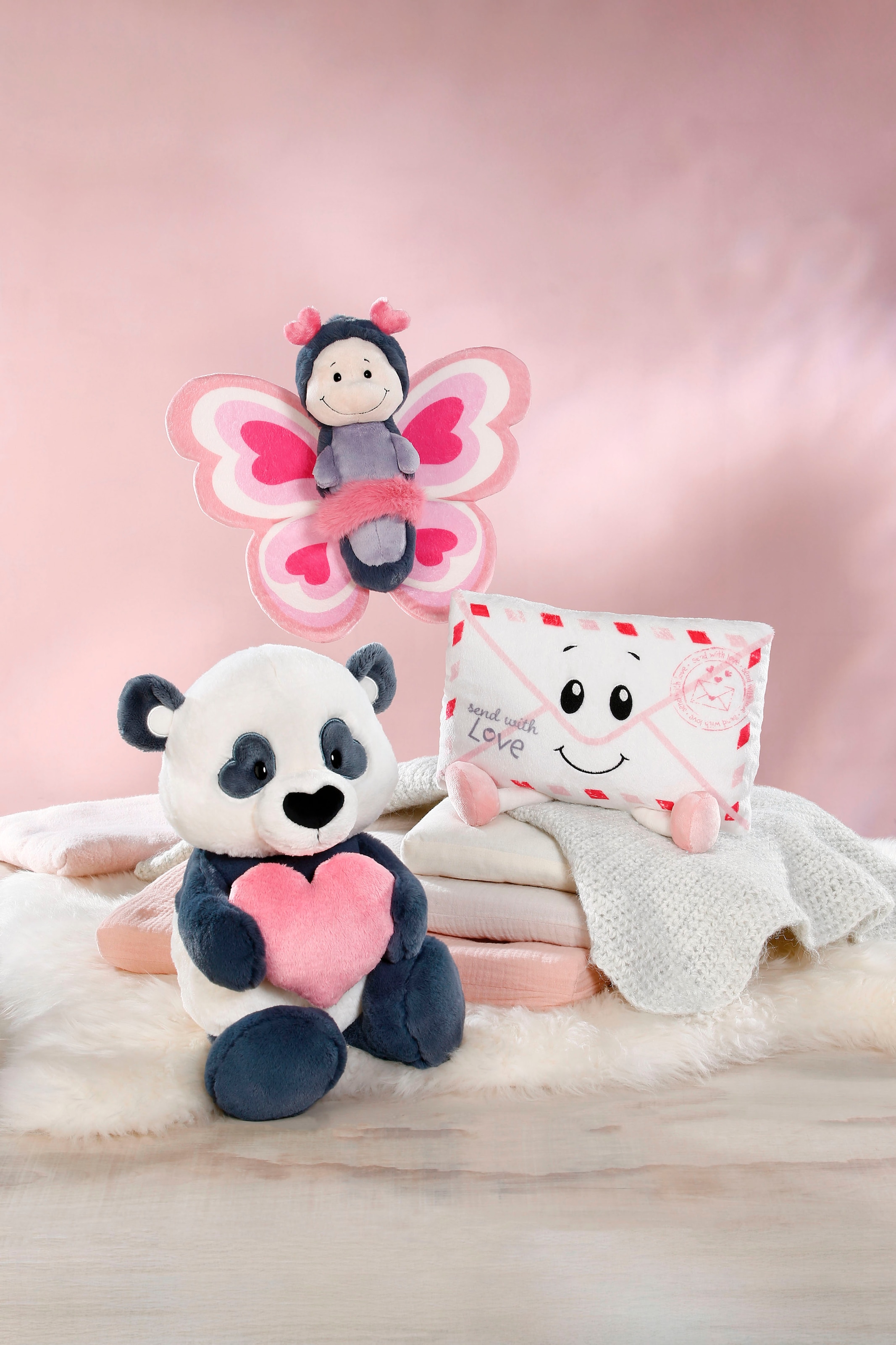 Nici Kuscheltier »Love, Schmetterling, 21 cm, in Geschenkbox«, enthält recyceltes Material (Global Recycled Standard)