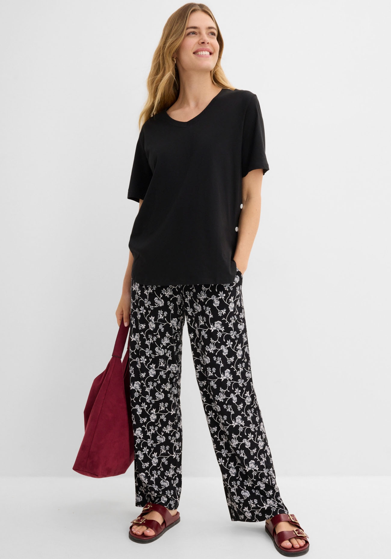 bonprix T-Shirt Oversize-Passform, Halbarm, mit tollem Knopfdetail