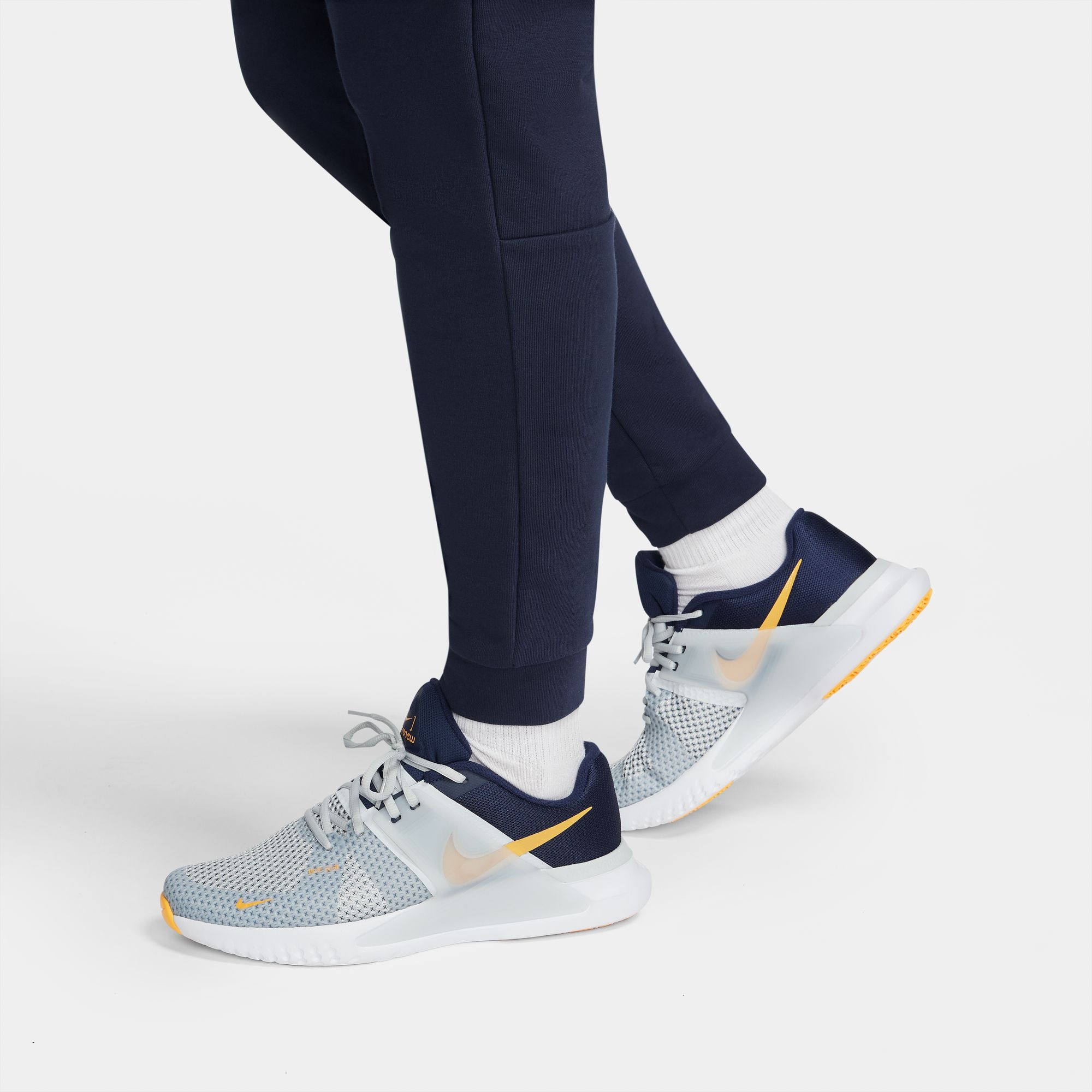 Nike Trainingshose »DRI-FIT MEN'S TAPERED TRAINING PANTS«