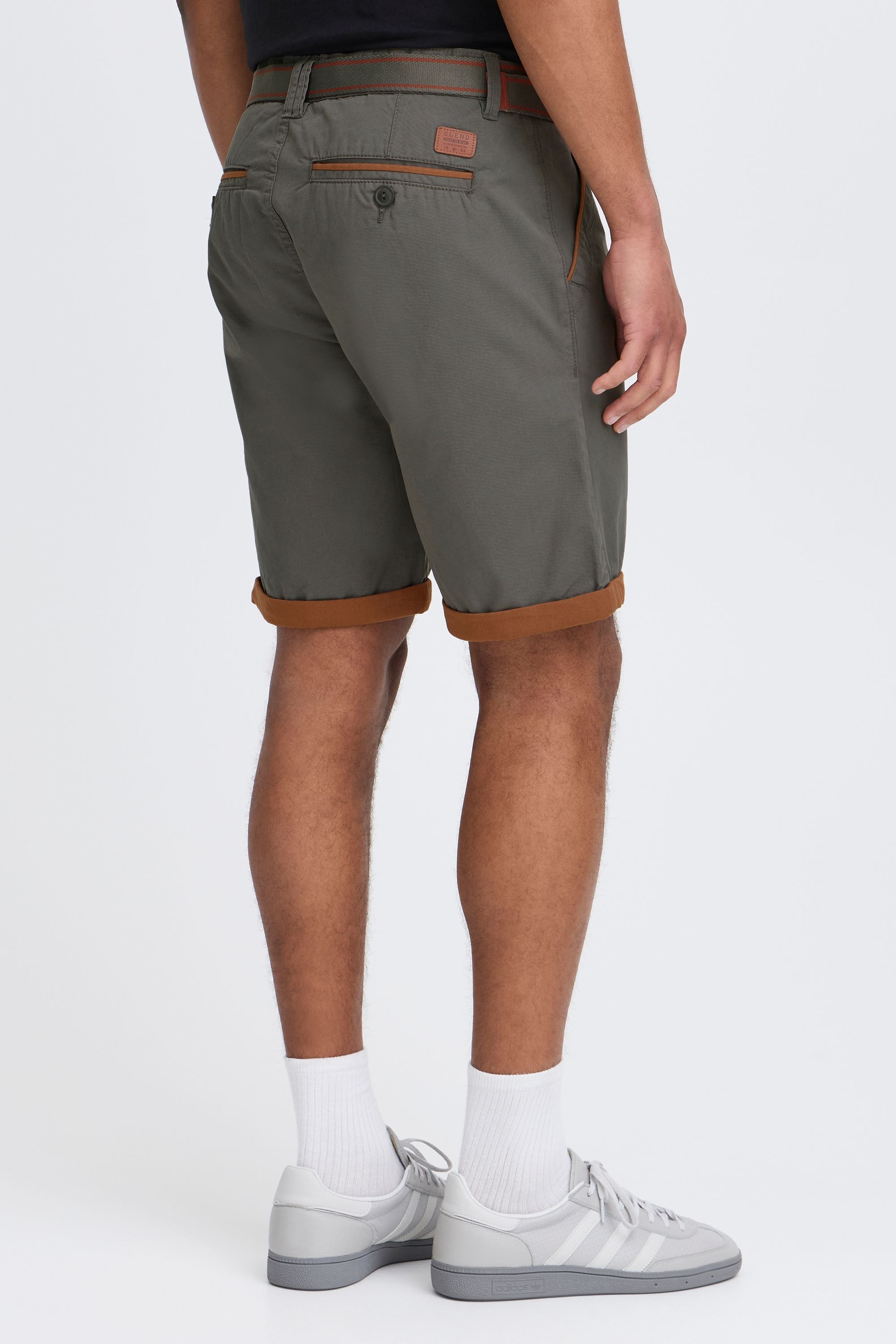 Blend Chinoshorts »BHNeji«  Chino Shorts mit umgeschlagenen Hosenbeinen in Kontrastfarbe