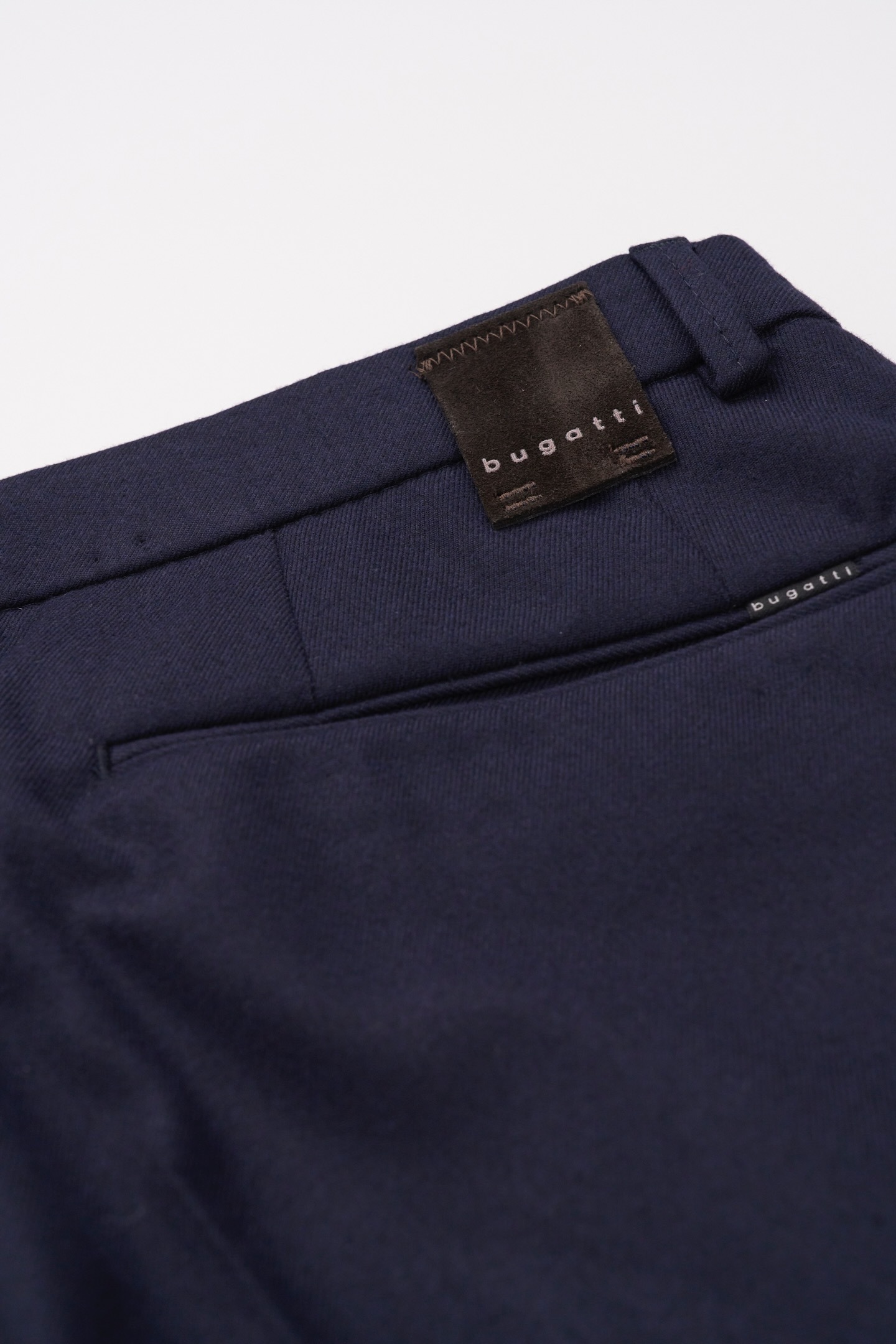bugatti Stoffhose, mit moderner Form