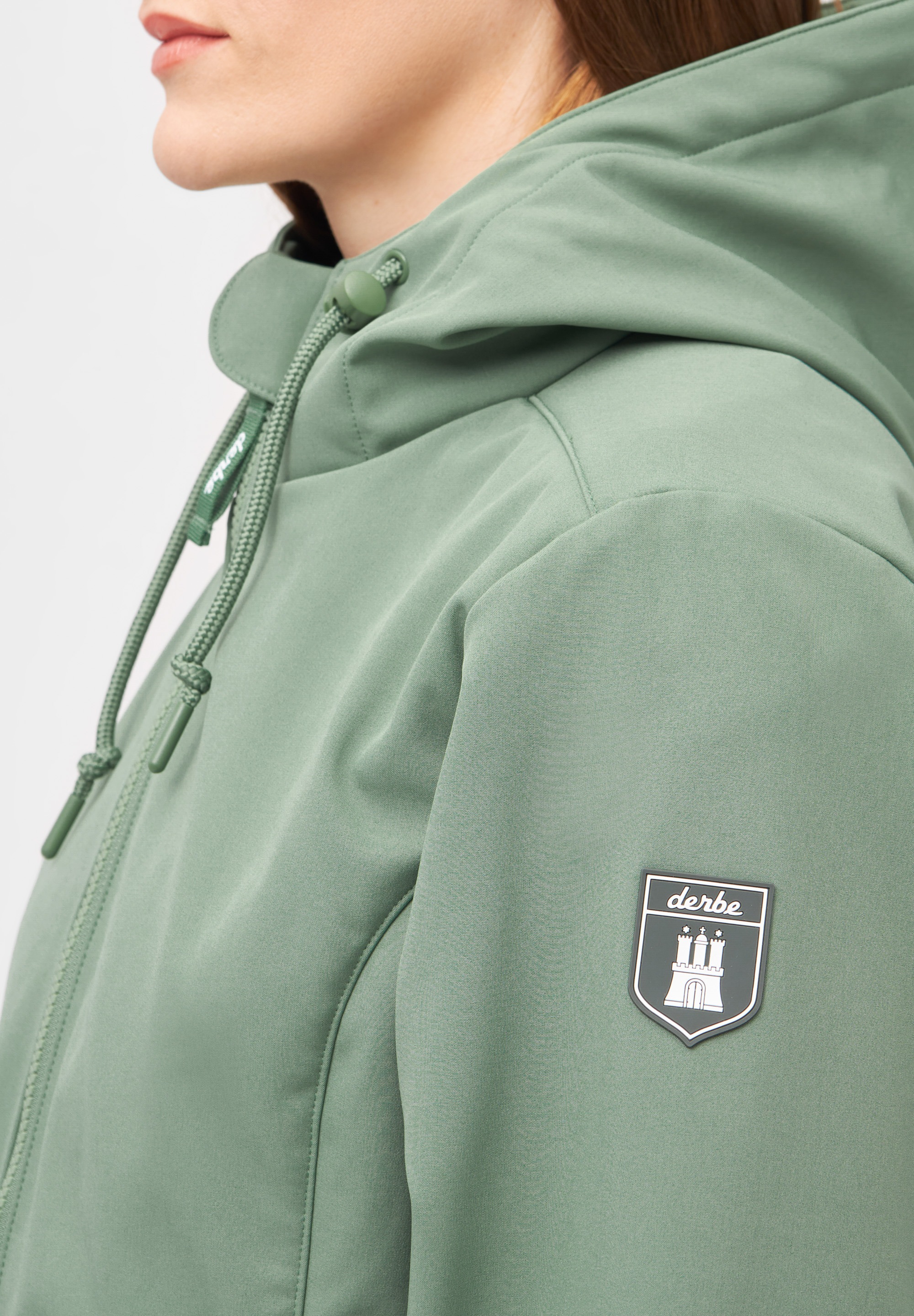 Derbe Softshelljacke »Adeby«, 2-Wege-Reißverschluss, wasserabweisend, winddicht, Kapuze