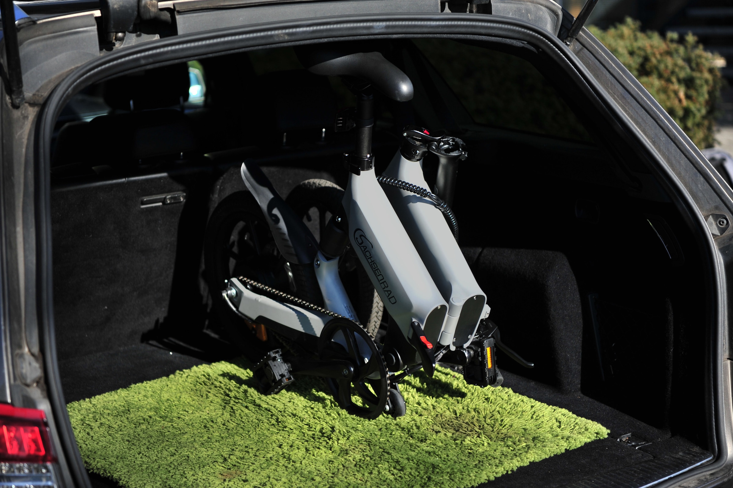 SachsenRad »F12« 1 Gang Shimano keine Schaltwerk ohne Schaltung Heckmotor 250 W LCD-Steuerdisplay, Fahrmodus Pedelec, 
LED-Frontlicht, LED Rücklicht