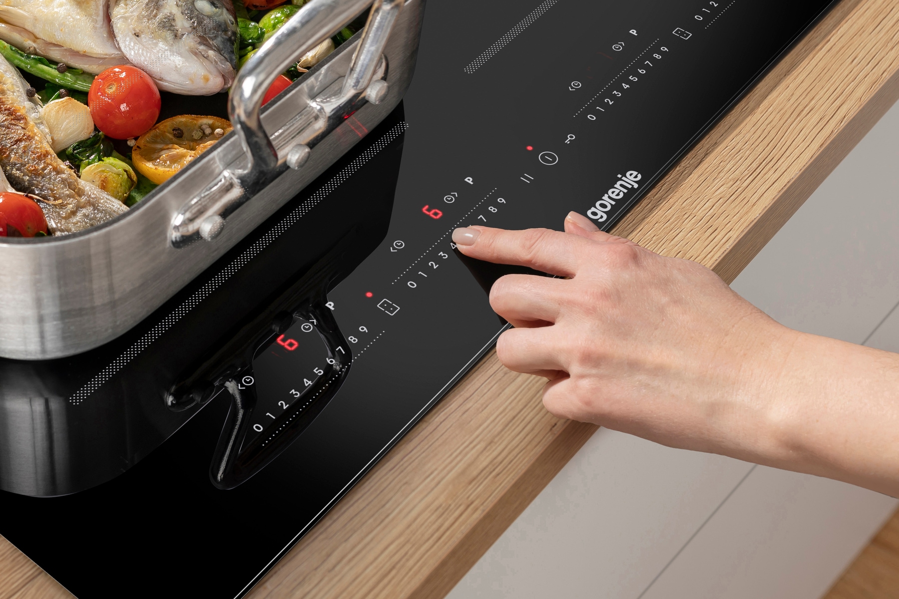 GORENJE Flex-Induktions-Kochfeld »GI 6432 BSCE«, AreaFlex verbindet Kochzonen für gleichmäßiges Garen in großen Töpfen.