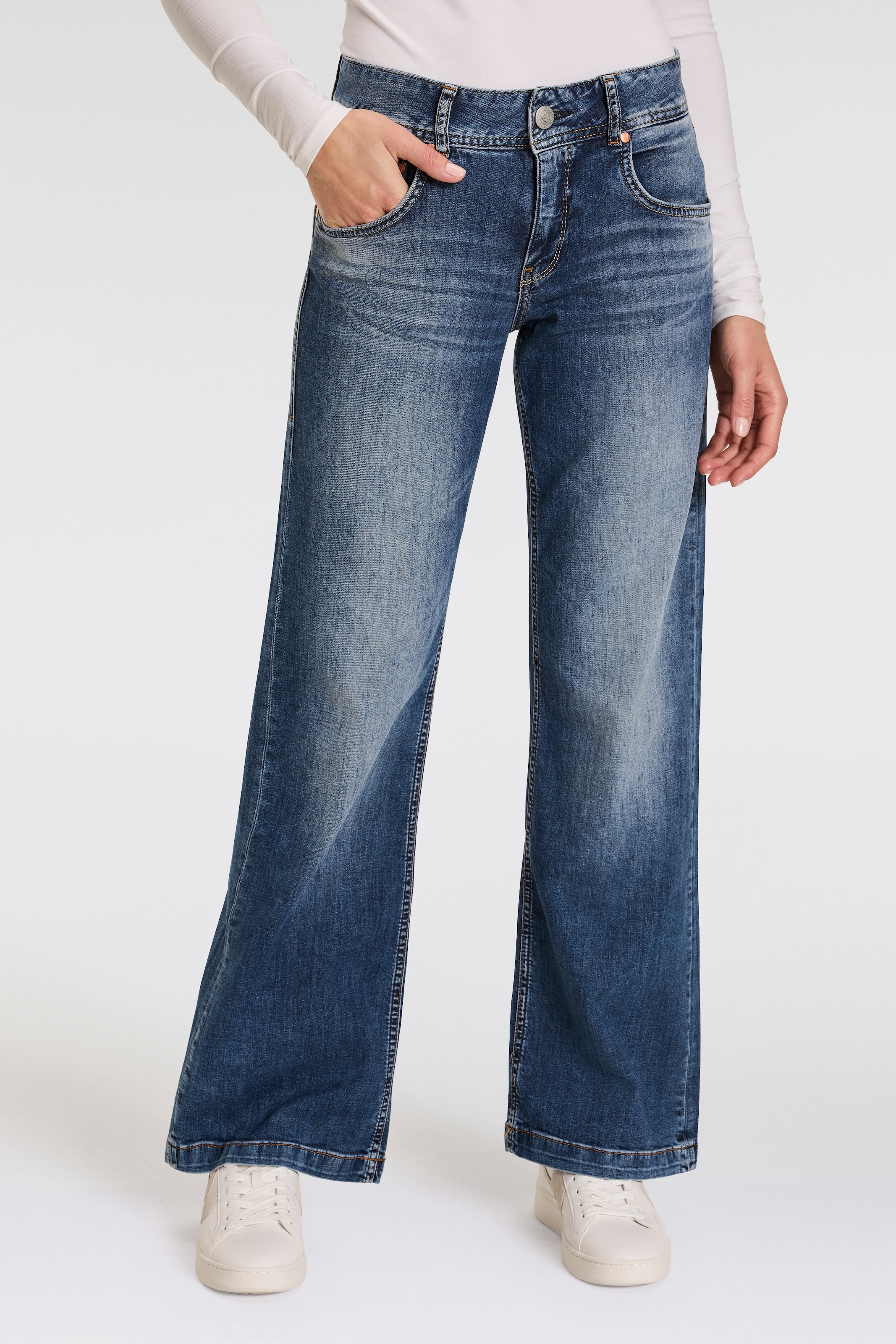 5-Pocket-Jeans »Edna Recycled Denim Light«, im Flared Fit