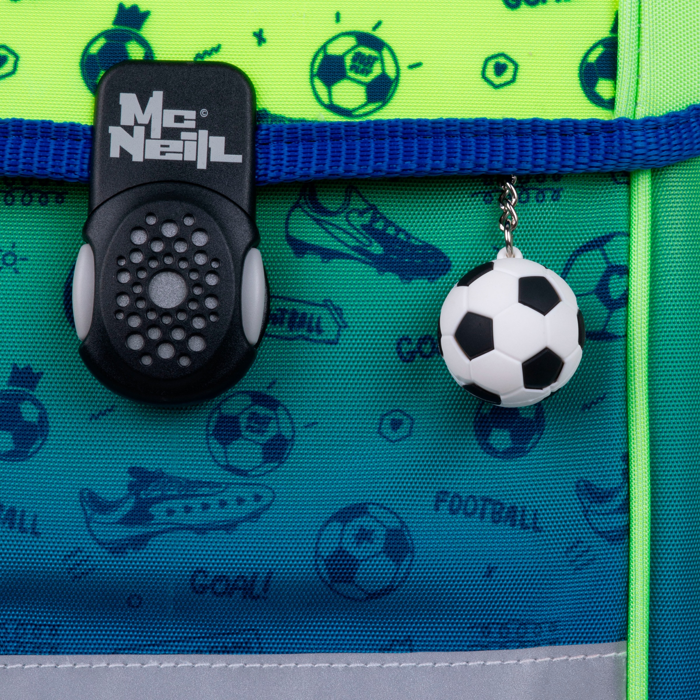 McNeill Schulranzen »Perfecto, Football 2T«, reflektierende Streifen auf den Schultergurten-retroreflektierende Flächen, inkl. Federmäppchen, Turnbeutel, Schlamperrolle & Motivmagnet
