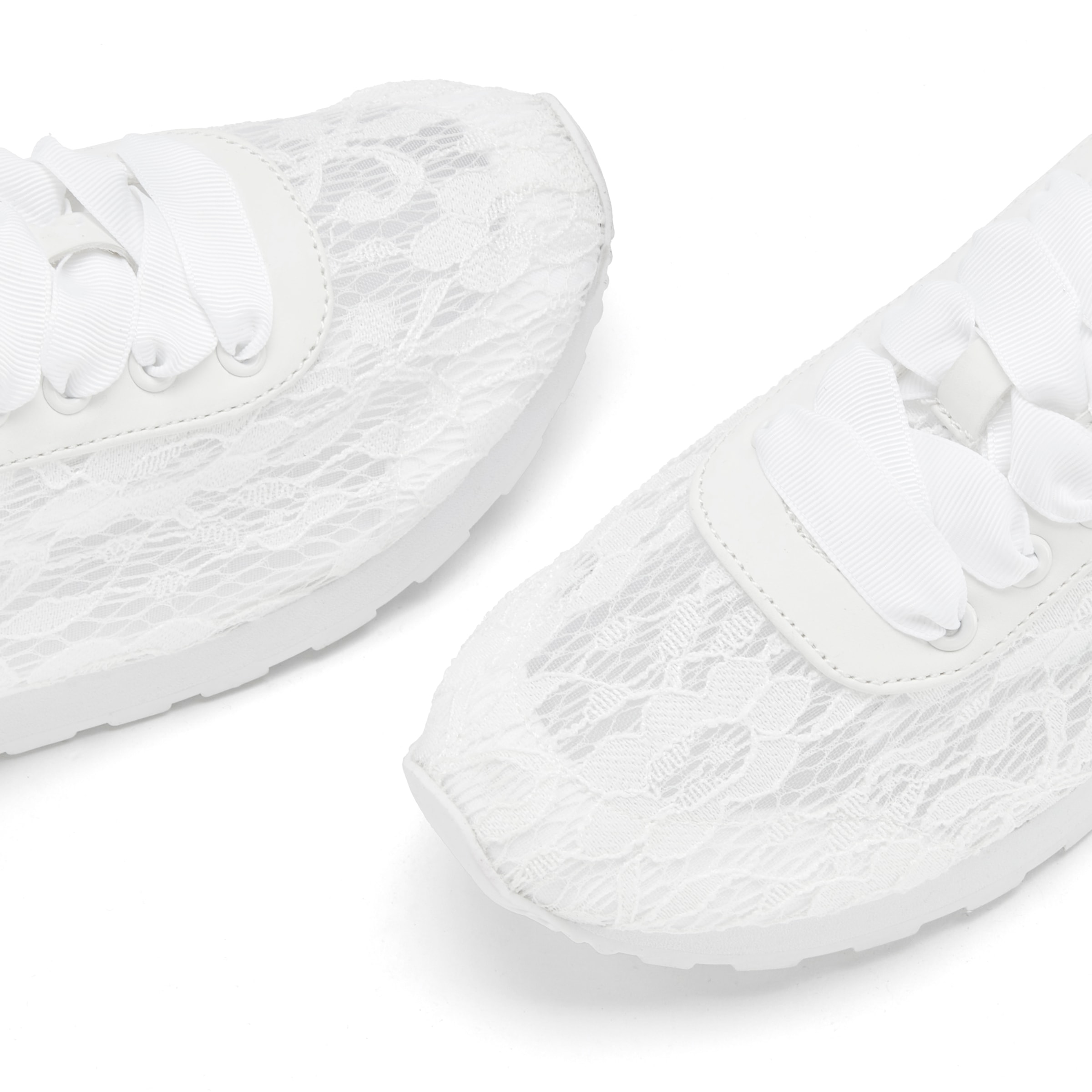 LASCANA Sneaker »Freizeitschuh, Schnürschuh,«, mit modischer Spitze VEGAN