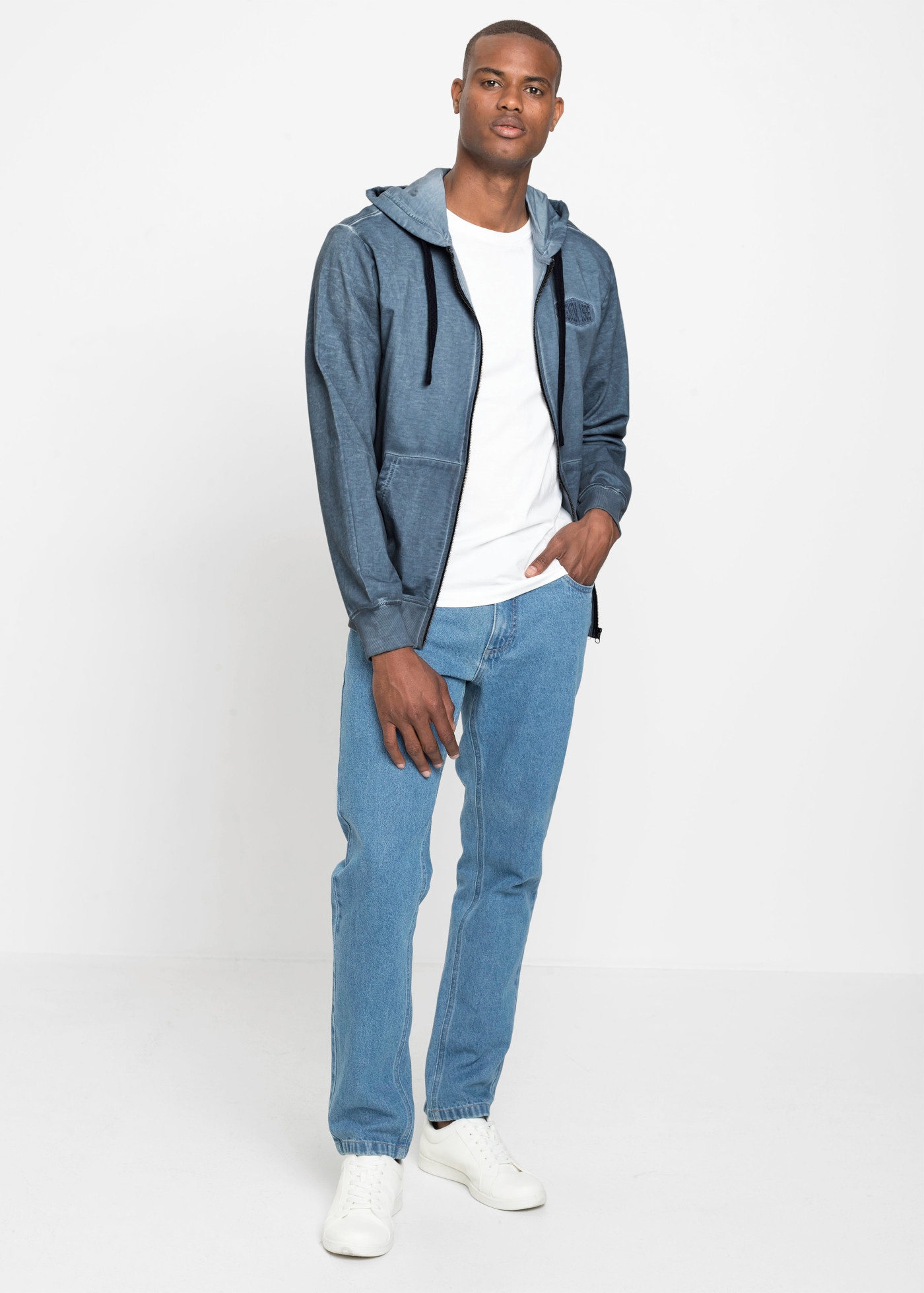 bonprix Kapuzensweatjacke aus Baumwolle, Regular Fit, cool gewaschene Optik, im Casual Stil