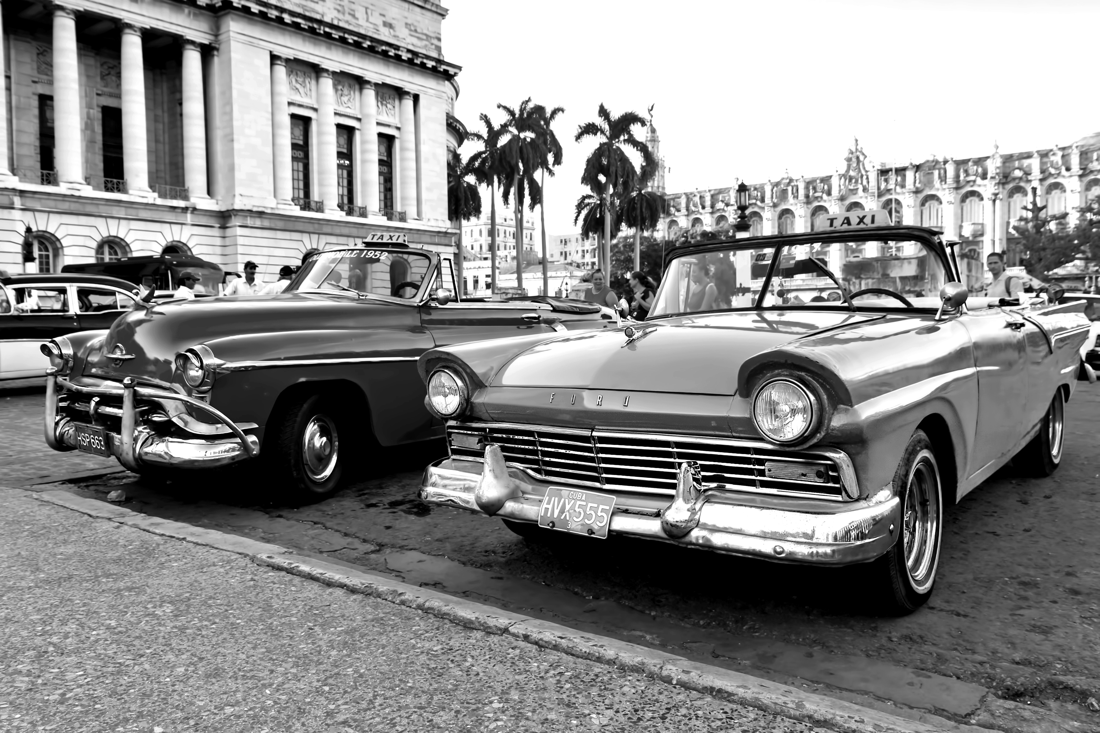 Papermoon Fototapete "Autos Schwarz & Weiß"