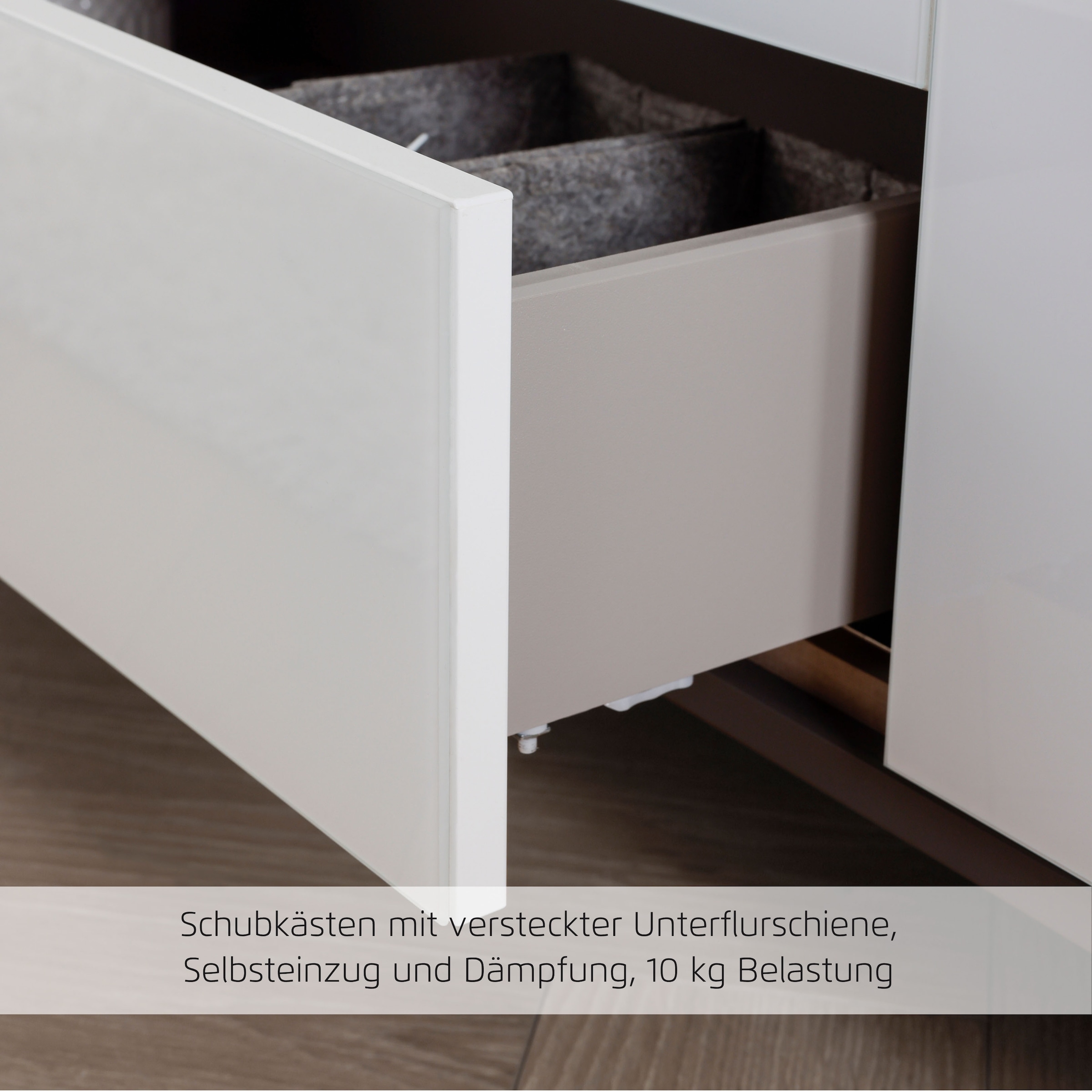 rauch Kombikommode »Sideboard Schubladenkommode AGORDO mit Dekor- oder Hochglanzfront«, (in zwei Griff-Farben, Breite 120 cm inkl. Soft-Close-Funktion), vier große Schubladen, mit insgesamt 4 Einlegeböden MADE IN GERMANY