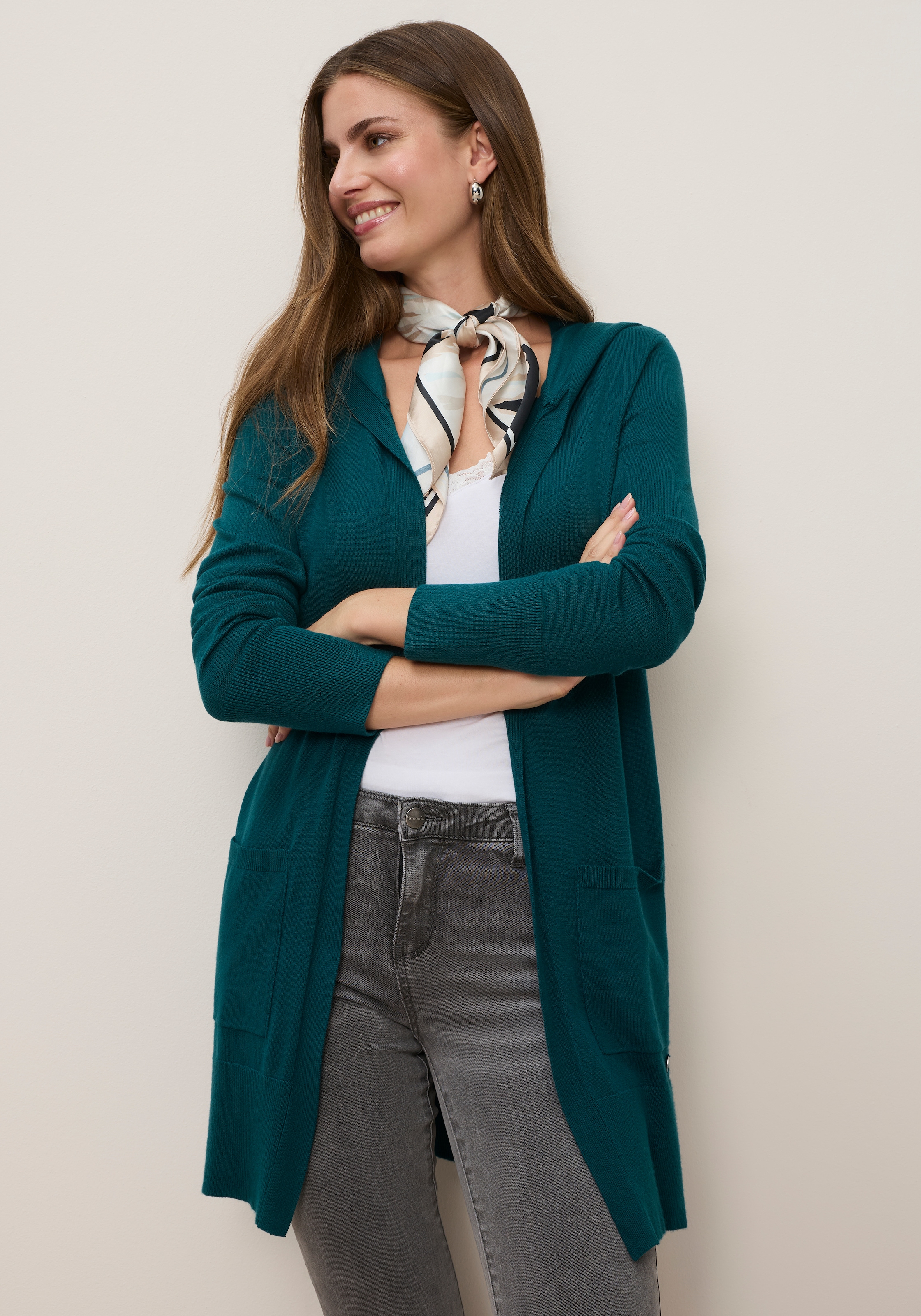 Tamaris Longstrickjacke "aus weicher Viskosemischung" mit Kapuze, aus angenehmer Viskosemischung