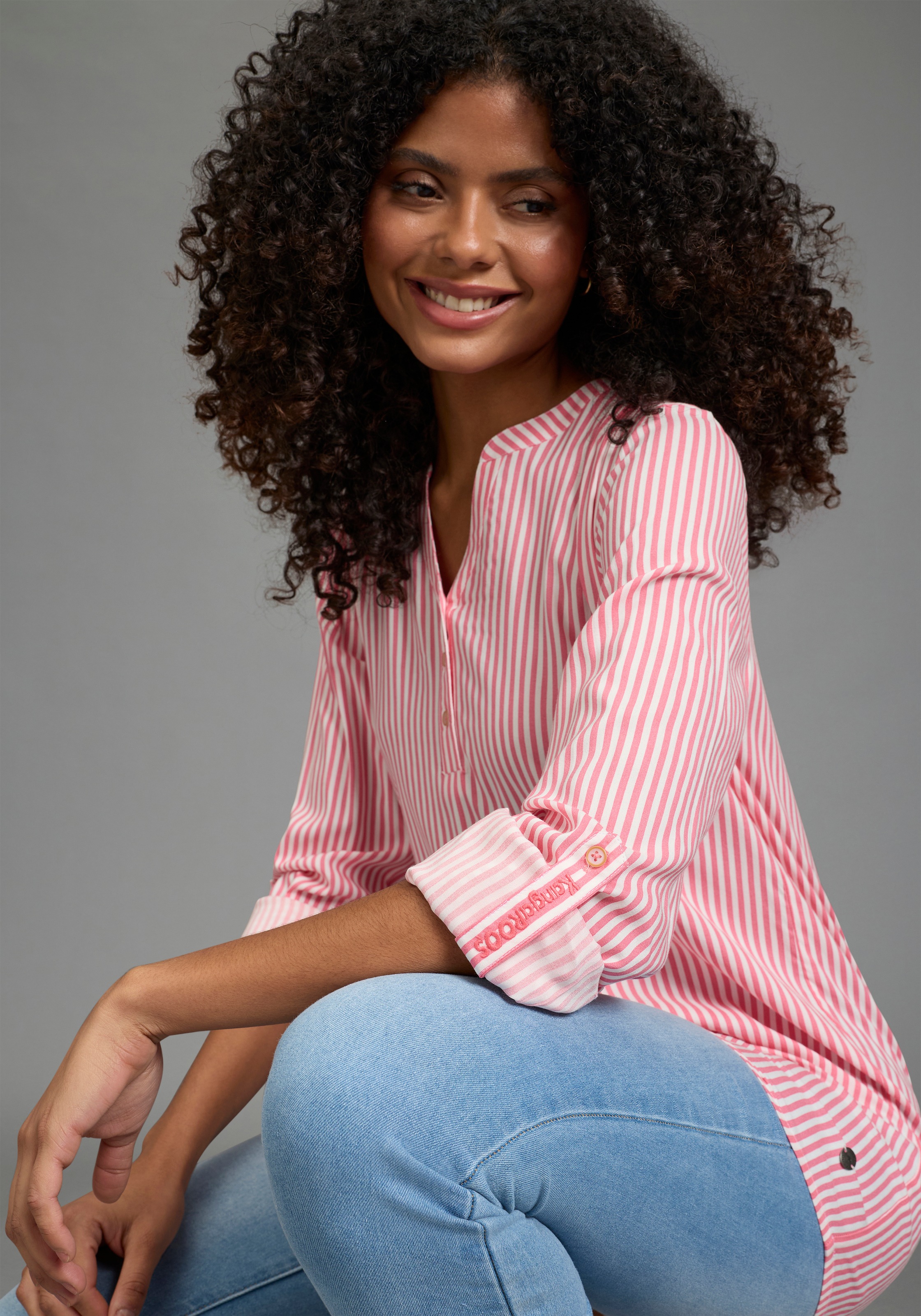 Thumbnail - KangaROOS Schlupfbluse Langarmbluse, figurumspielende Passform, Rundhalsausschnitt