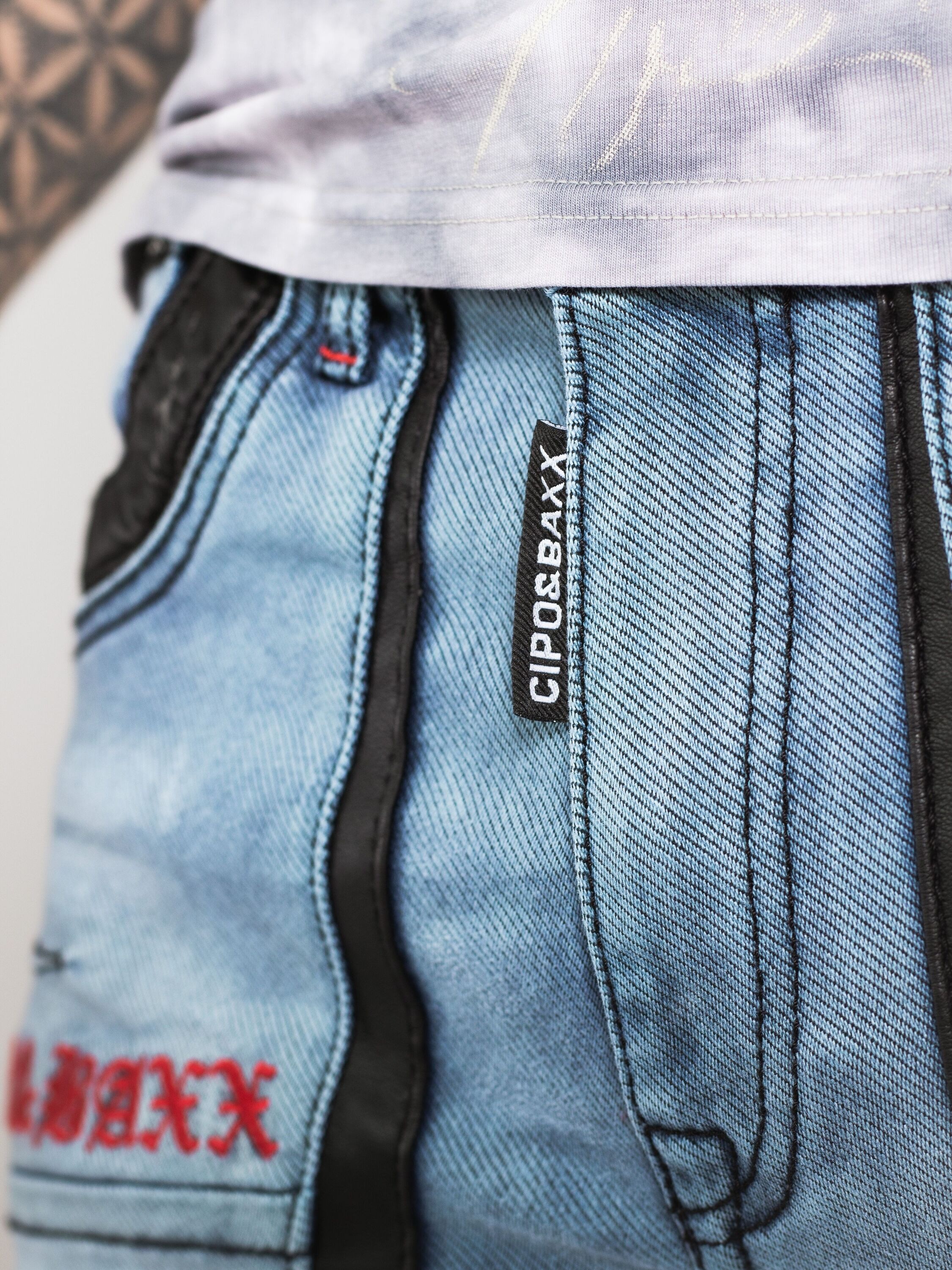 Cipo & Baxx Jeansbermudas »Capri-Hose« aus einer angenehmen Baumwollmischung