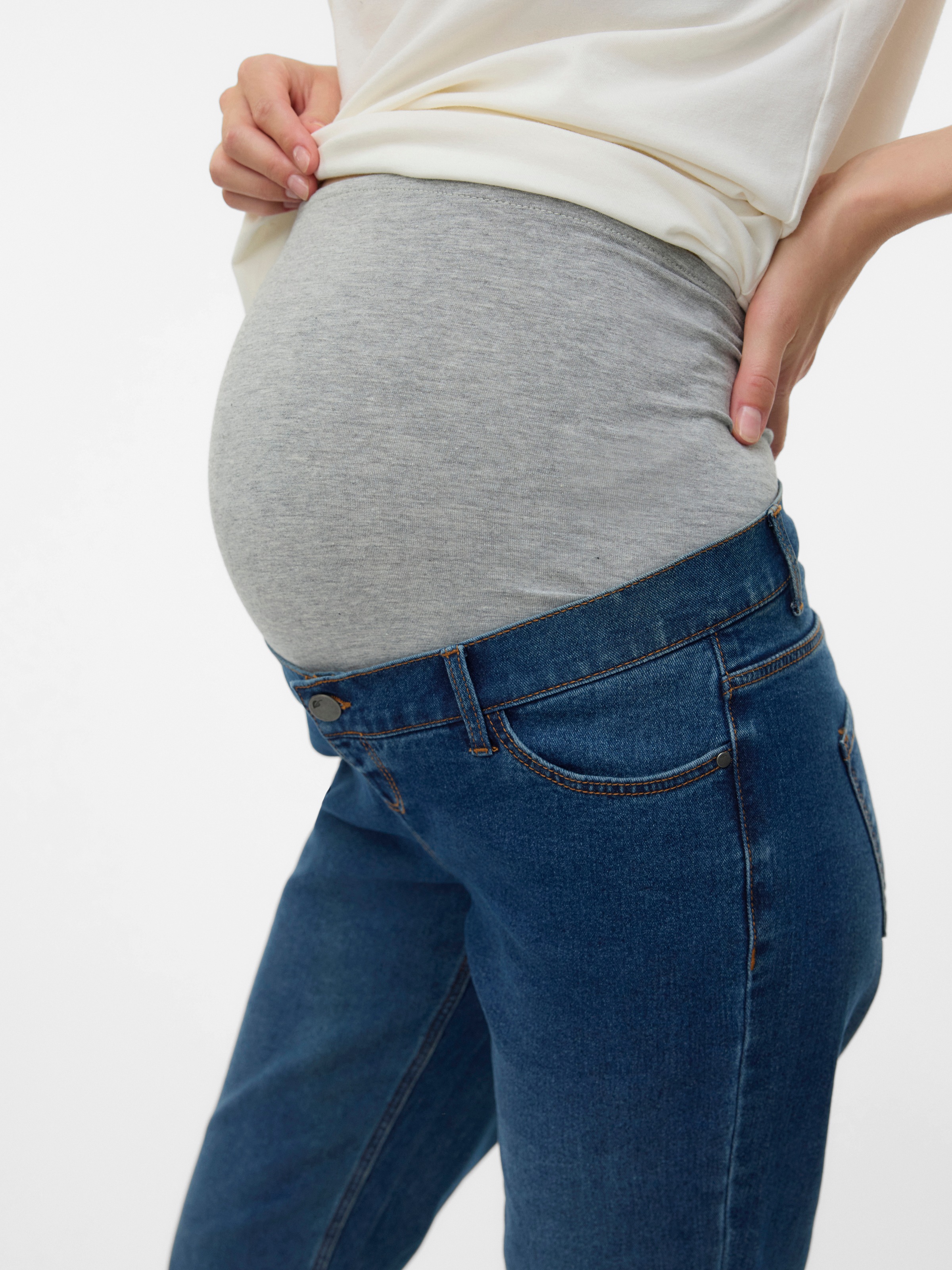 Thumbnail - Mamalicious Umstandsjeans "MLEDINA FLARED DB JEANS NOOS"